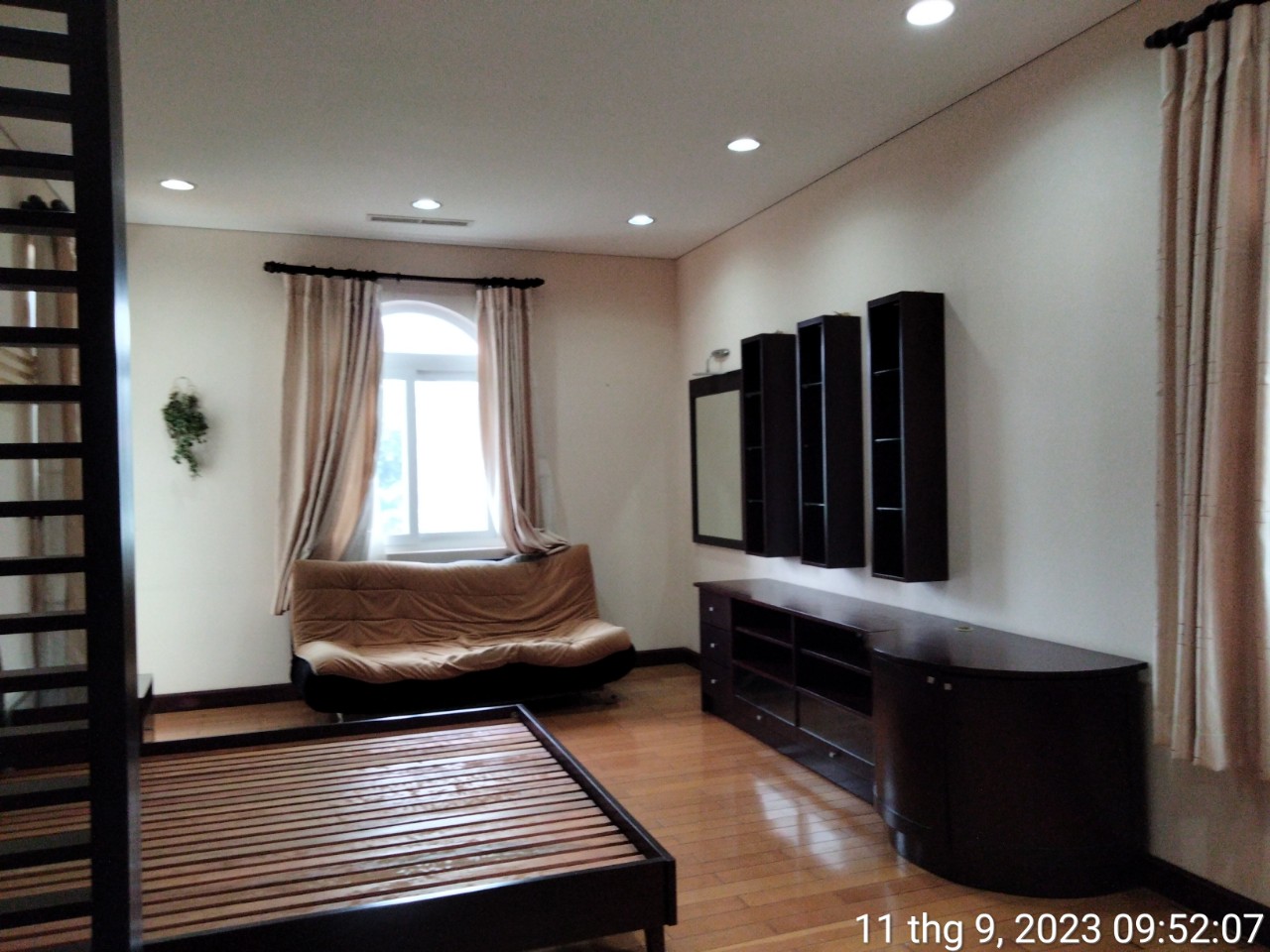 Bán biệt thự đơn lập Phú Gia, phú mỹ hưng. Q.7. Diện tích: 317m, 3 phòng ngủ rộng, phòng giúp việc, 4wc. Nội thất cao cấp, giá chỉ 89 tỷ (tl). Qúy khách xem nhà liên hệ: hotline Ngọc thư( zalo, viber) - 6883