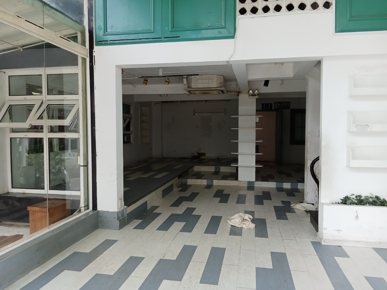 Phú Mỹ Hưng,Cho thuê mặt bằng  khu Hưng Phước 2,  quận 7  (Phố thương mại ẩm thực Sky), diện tích 8m x 18.5m (mặt tiền 11m).LH: hotline - 6895