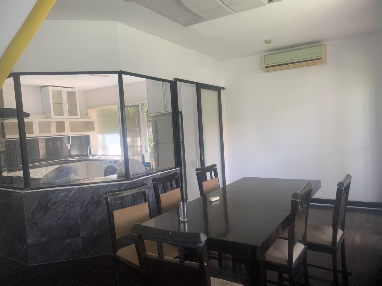 Cho thuê biệt thự VIP Phú Gia, 317m, 4 phòng ngủ, nội thất cao cấp. Khu compound khép kín, an ninh tuyệt đối. Gía chỉ: 75 triêu/ tháng. Qúy khách xem nhà liên hệ: hotline Ngọc Thư ( zalo, viber) - 6902