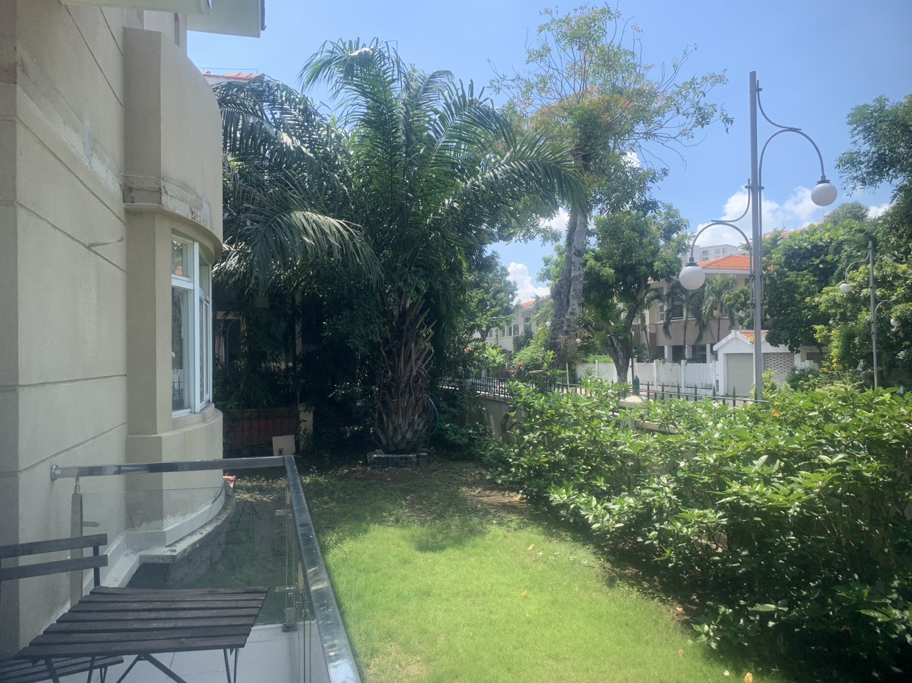 Cho thuê biệt thự VIP Phú Gia, 317m, 4 phòng ngủ, nội thất cao cấp. Khu compound khép kín, an ninh tuyệt đối. Gía chỉ: 75 triêu/ tháng. Qúy khách xem nhà liên hệ: hotline Ngọc Thư ( zalo, viber) - 6900