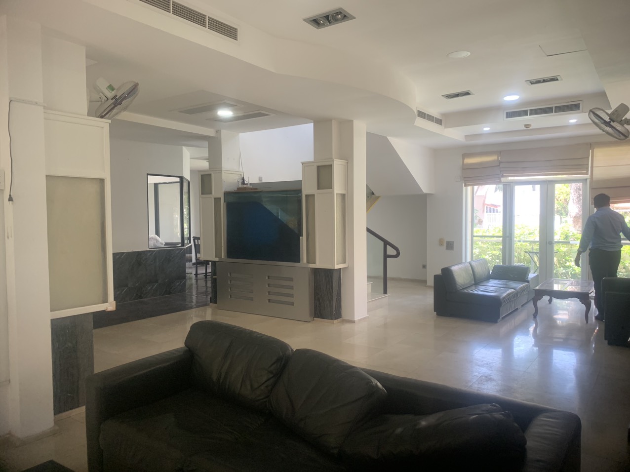 Cho thuê biệt thự VIP Phú Gia, 317m, 4 phòng ngủ, nội thất cao cấp. Khu compound khép kín, an ninh tuyệt đối. Gía chỉ: 75 triêu/ tháng. Qúy khách xem nhà liên hệ: hotline Ngọc Thư ( zalo, viber) - 6901