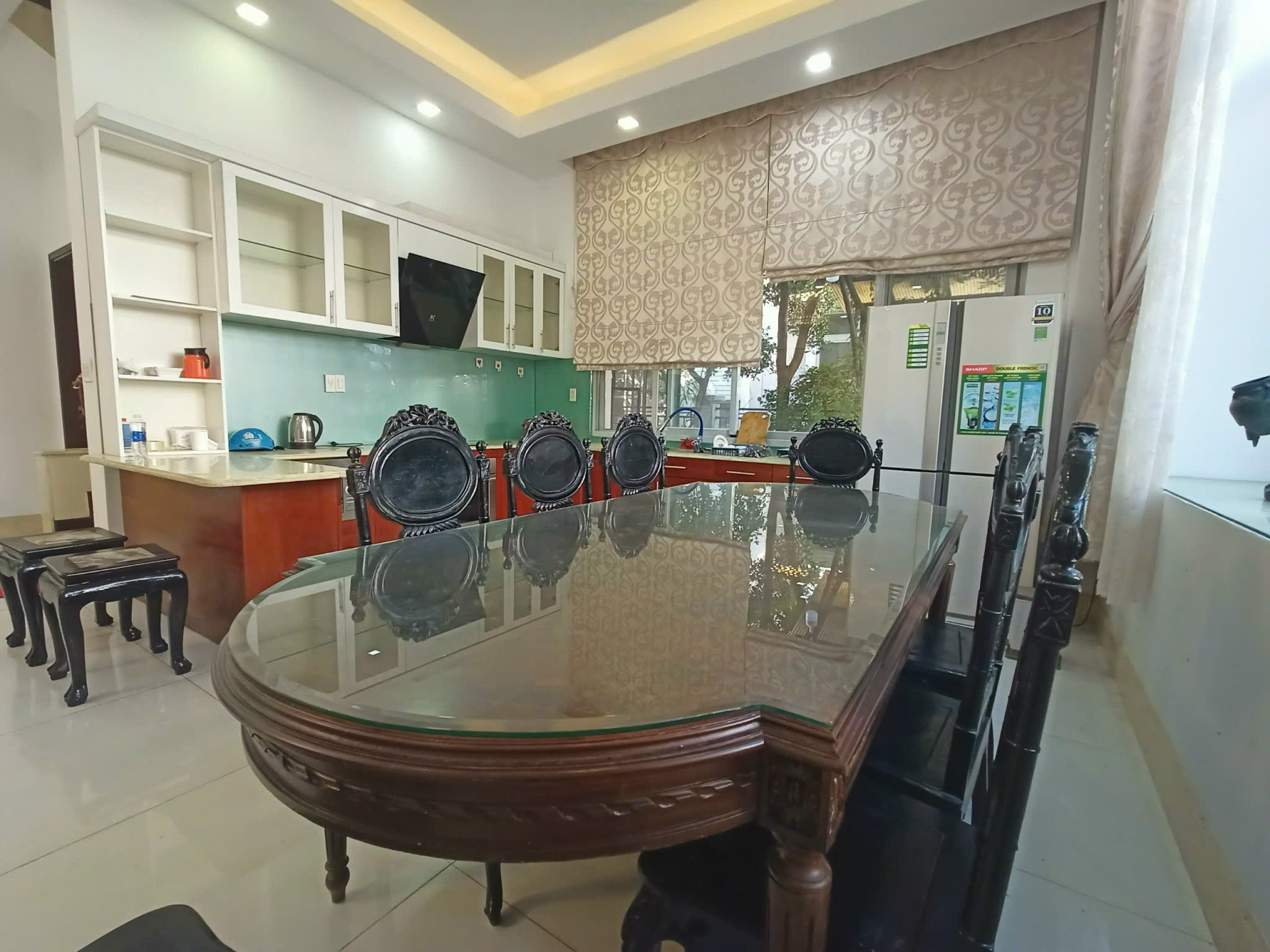 Cho thuê biệt thự đơn lập Nam Viên, Phú Mỹ Hưng. Quận 7. Dt: 300m, 5 phòng ngủ, 2 phòng khách, phòng giai nhân. Nội thất cao cấp,  giá chỉ: 75 tr/ tháng. Liên hệ xem nhà: hotline Ngọc Thư ( zalo, viber) - 6905