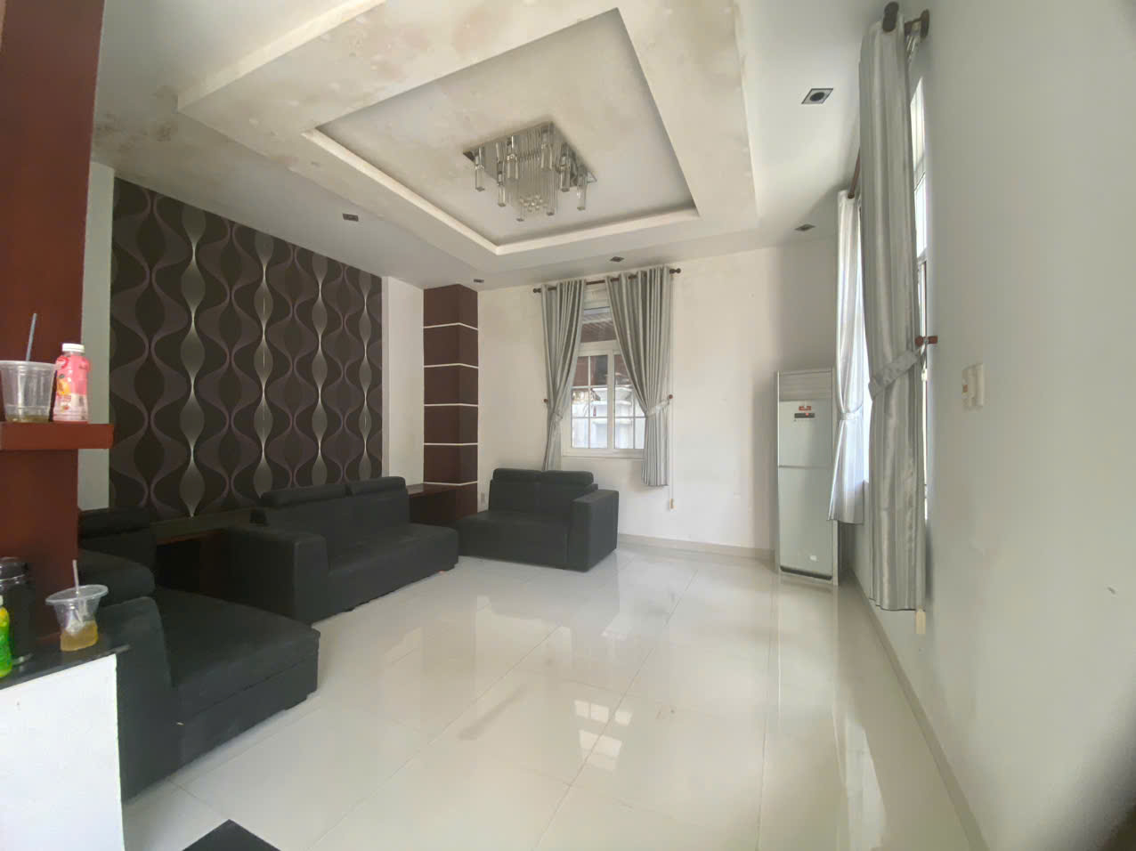 Cần bán căn góc biệt thự đơn lập Nam Thiên, đường Phạm Thái Bường, Phú Mỹ Hưng, quận 7. Diện tích: 300m, hầm , trệt, 2 lầu. Sân thượng. Gía chỉ : 120 tỷ. Liên hệ xem nhà: hotline Ngọc Thư ( zalo, viber) - 6912