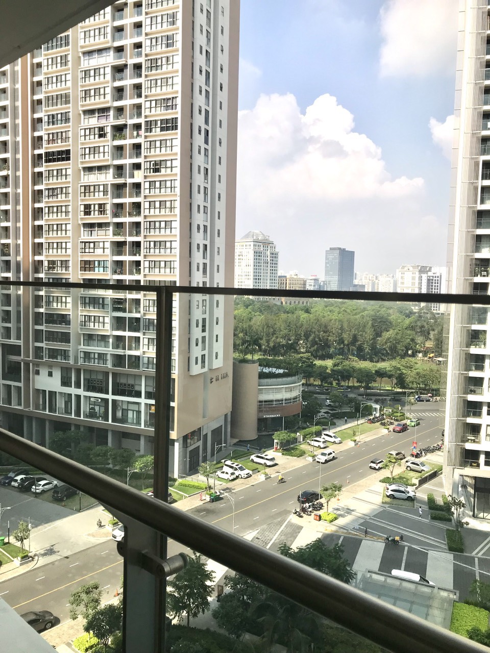 Cho thuê nhanh căn hộ Midtown The Peak, phú mỹ hưng, quận 7. Diện tích: 115m, 3 phòng ngủ, view sông, hồ bơi, nội thất cao cấp, sang trọng . Gía chỉ có: 45 triệu/ tháng. Qúy khách xem nhà liên hệ: hotline Ngọc Thư ( zalo, viber) - 6959