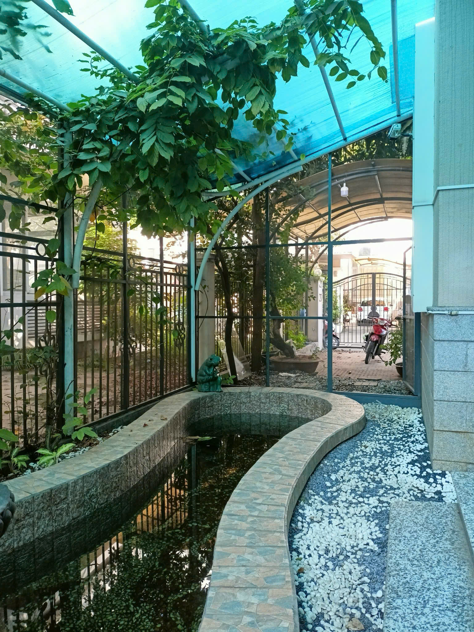 Bán biệt thự đơn lập Nam Viên, phú mỹ hưng, Q.7. Diện tích: 17,2x16m, trệt, 2 lầu, 5 phòng, nội thất cao cấp, giá chỉ 78  tỷ. Sổ hồng cầm tay. LH xem nhà : hotline Ngọc Thư ( zalo, viber) - 6992