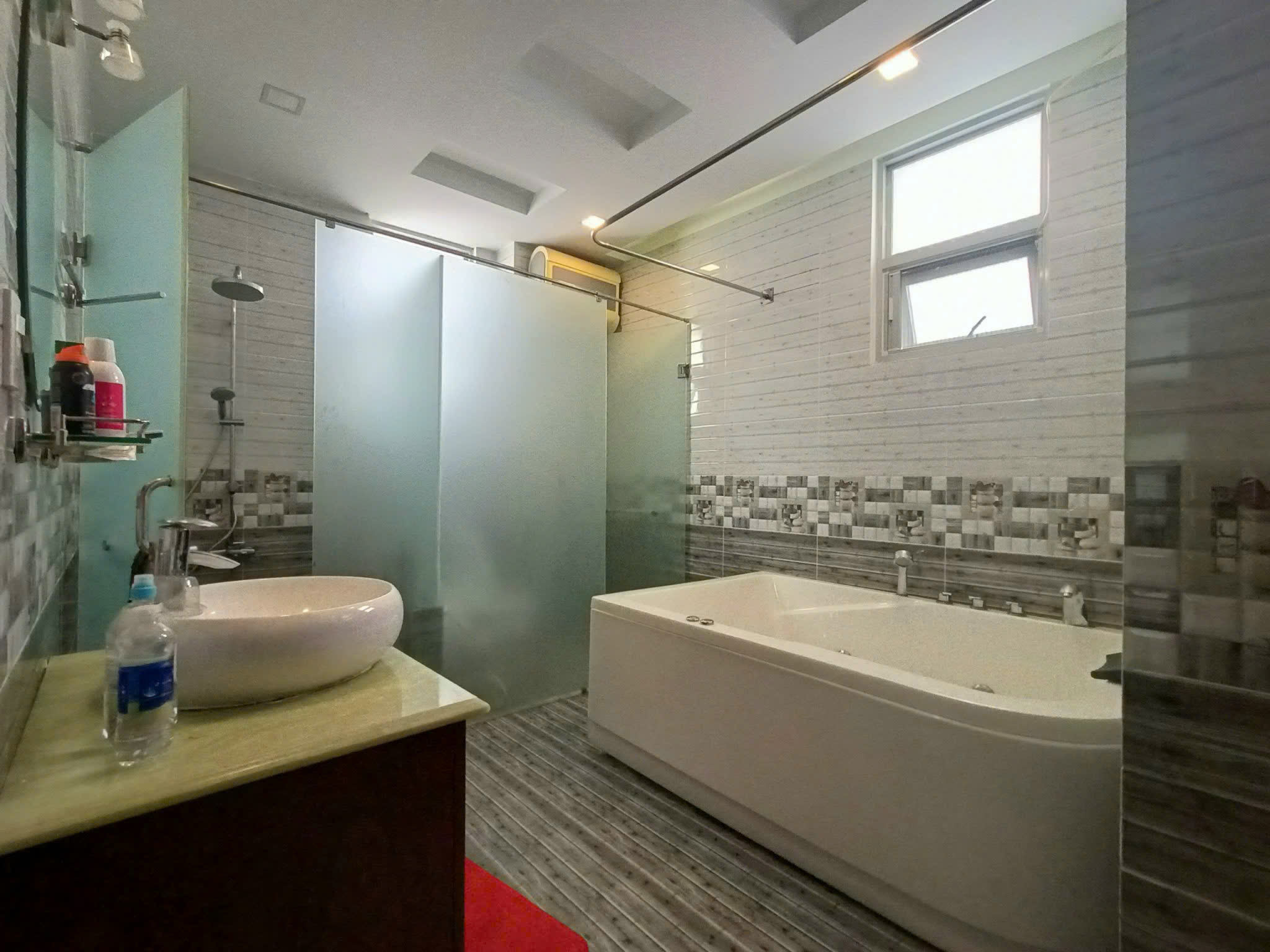 Bán biệt thự đơn lập Nam Viên, phú mỹ hưng, Q.7. Diện tích: 17,2x16m, trệt, 2 lầu, 5 phòng, nội thất cao cấp, giá chỉ 78  tỷ. Sổ hồng cầm tay. LH xem nhà : hotline Ngọc Thư ( zalo, viber) - 6991
