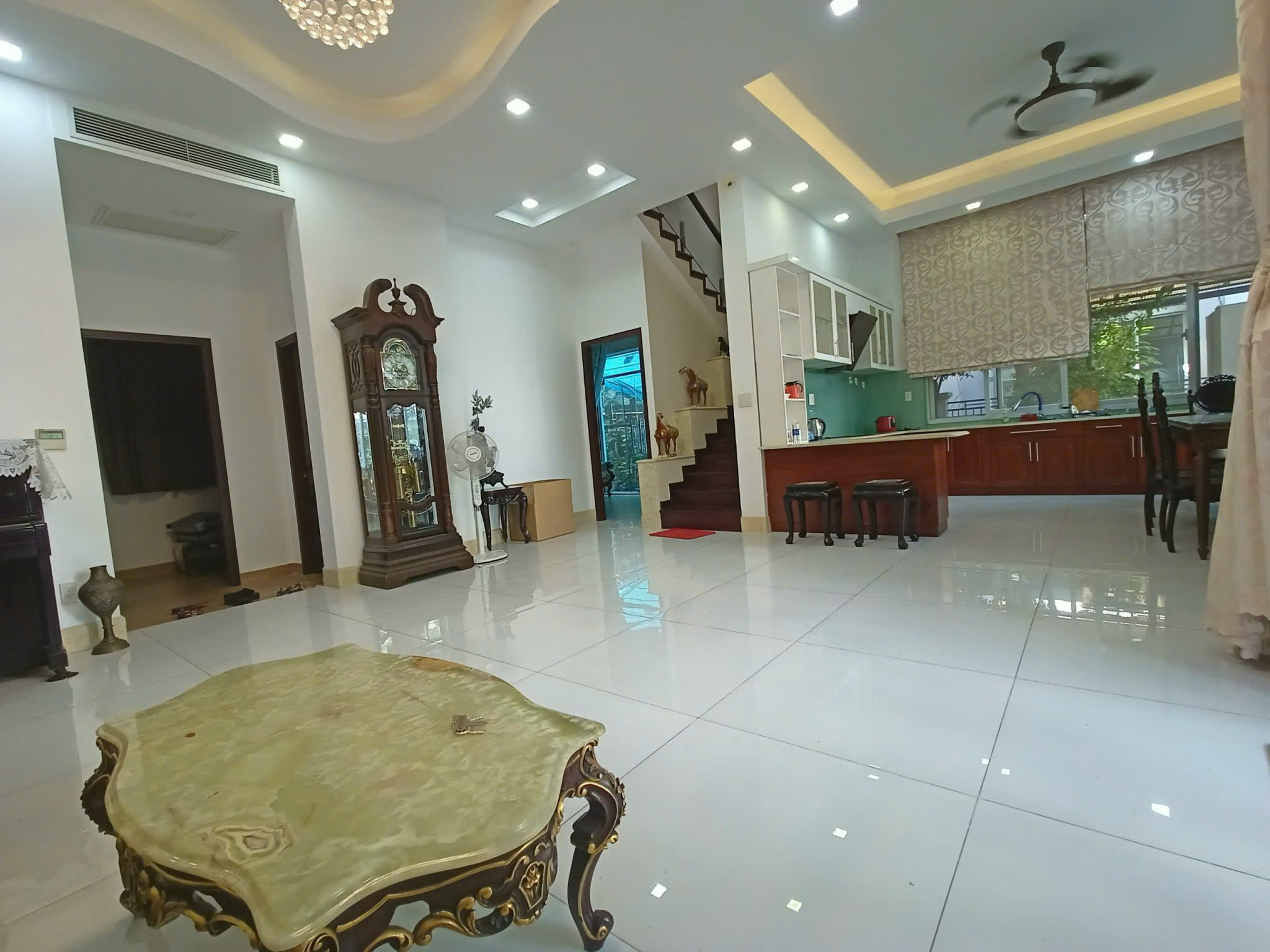Bán biệt thự đơn lập Nam Viên, phú mỹ hưng, Q.7. Diện tích: 17,2x16m, trệt, 2 lầu, 5 phòng, nội thất cao cấp, giá chỉ 78  tỷ. Sổ hồng cầm tay. LH xem nhà : hotline Ngọc Thư ( zalo, viber) - 6985
