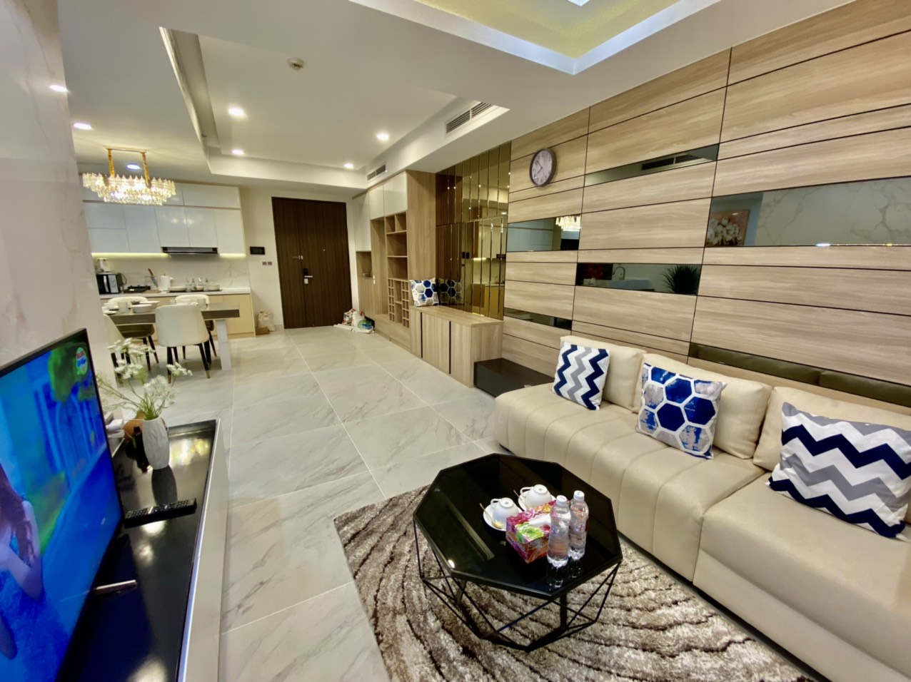 Bán căn hộ cao cấp Midtown The Singnature, phú mỹ hưng, quận 7. Diện tích: 115m, 3 phòng ngủ, view sông, hồ bơi, full nội thất cao câp. Đang cho thuê dài hạn, giá chỉ: 12,8 tỷ. Qúy khách xem nhà liên hệ:: hotline Ngọc Thư ( zalo, viber)