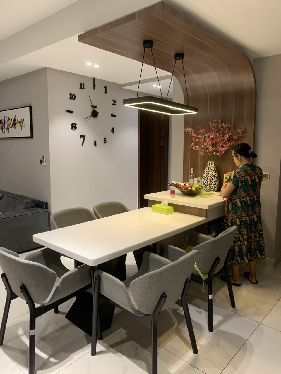 Bán căn hộ cao cấp Midtown The Singnature, phú mỹ hưng, quận 7. Diện tích: 82m, 2 phòng ngủ, view nội khu, hướng Đông Nam, full nội thất cao câp. Đang cho thuê dài hạn, giá chỉ: 7 tỷ. Qúy khách xem nhà liên hệ:: hotline Ngọc Thư ( zalo, viber)