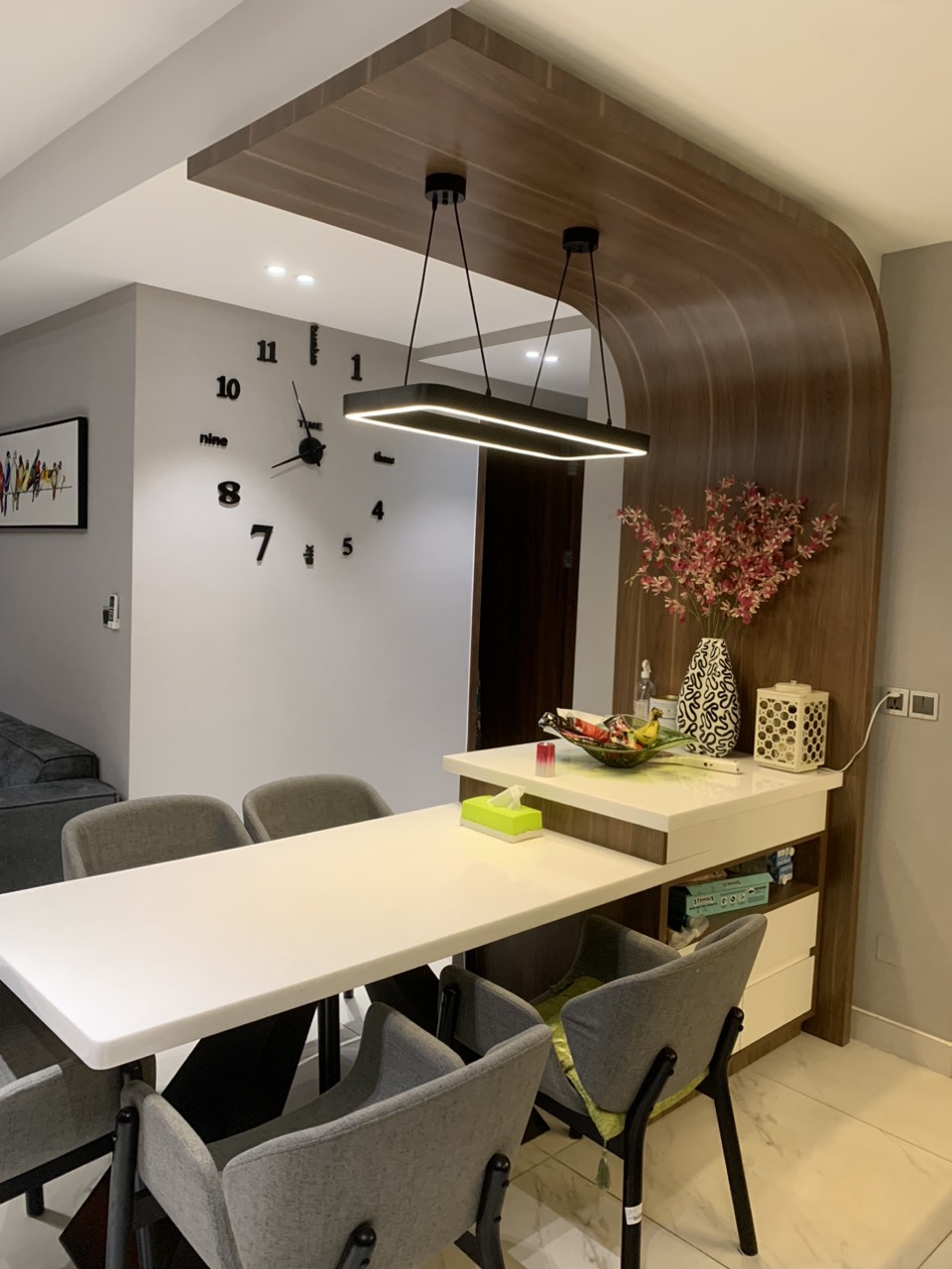 Bán căn hộ cao cấp Midtown The Singnature, phú mỹ hưng, quận 7. Diện tích: 82m, 2 phòng ngủ, view nội khu, hướng Đông Nam, full nội thất cao câp. Đang cho thuê dài hạn, giá chỉ: 7 tỷ. Qúy khách xem nhà liên hệ:: hotline Ngọc Thư ( zalo, viber) - 7016