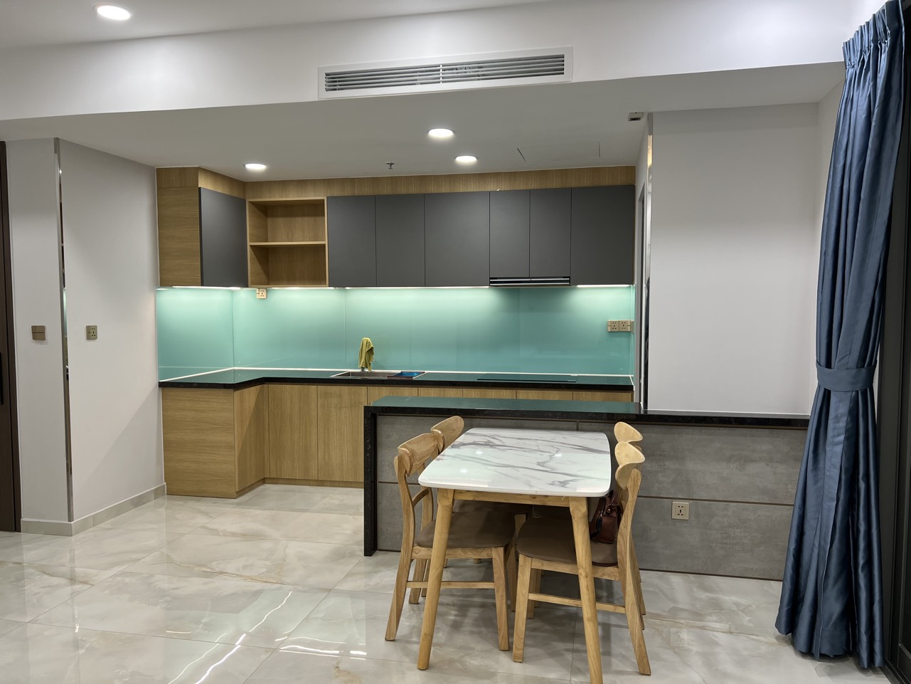 Cho thuê căn hộ cao cấp Ascentia, phú mỹ hưng, quận 7. Diện tích: 81 m, 2 phòng ngủ, view hồ bơi, nội thất đầy đủ vào ở ngay. Gía chỉ có 26tr/ tháng. Liên hệ xem nhà ngay: hotline Ngọc Thư ( zalo, viber) - 7049
