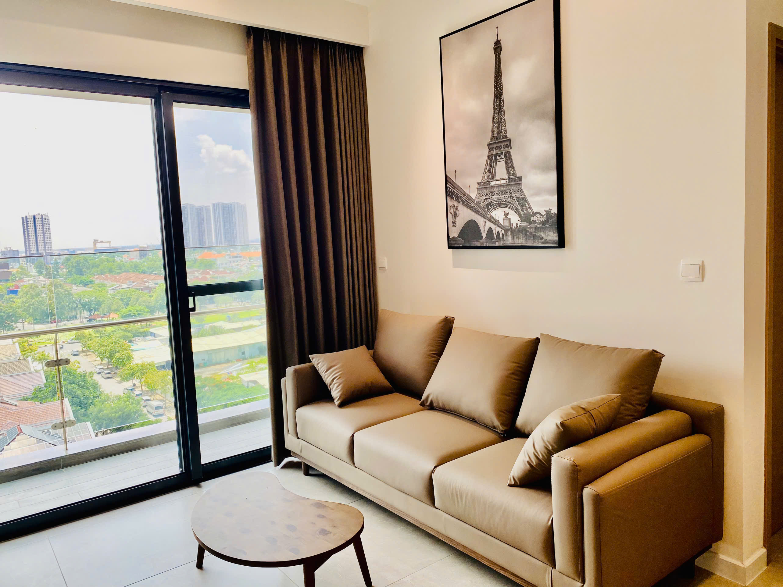 Cho thuê căn hộ cao cấp Antonia- Phú Mỹ Hưng. DIện tích: 80m, 2 phòng ngủ, 2wc. Nhà mới thiết kế, đẹp giá chỉ: 26,5 triệu/ tháng bao phí quản lý . Anh chị xem nhà liên hệ: hotline Ngọc Thư ( zalo, viber)