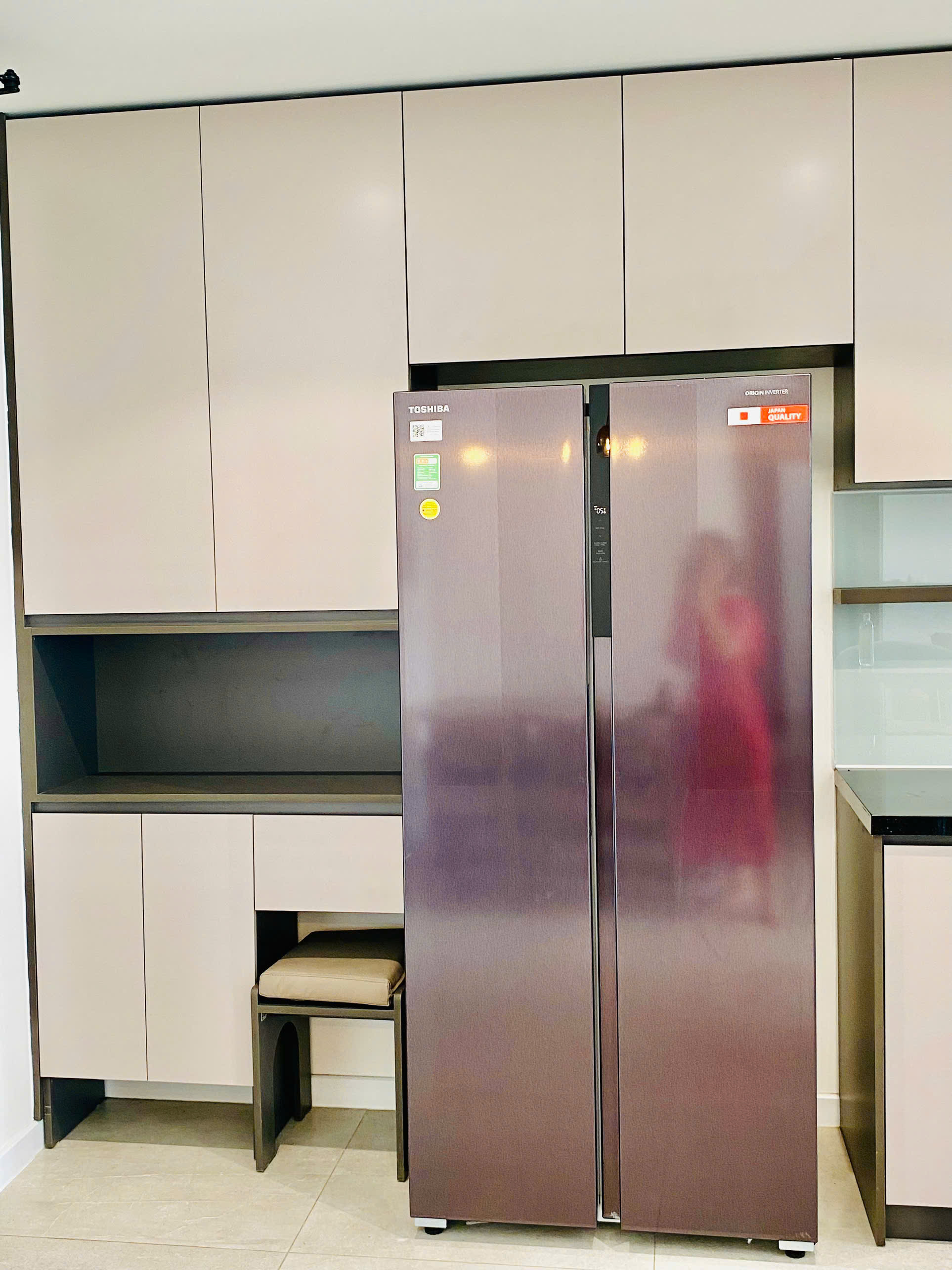 Cho thuê căn hộ cao cấp Antonia- Phú Mỹ Hưng. DIện tích: 80m, 2 phòng ngủ, 2wc. Nhà mới thiết kế, đẹp giá chỉ: 26,5 triệu/ tháng bao phí quản lý . Anh chị xem nhà liên hệ: hotline Ngọc Thư ( zalo, viber) - 7056