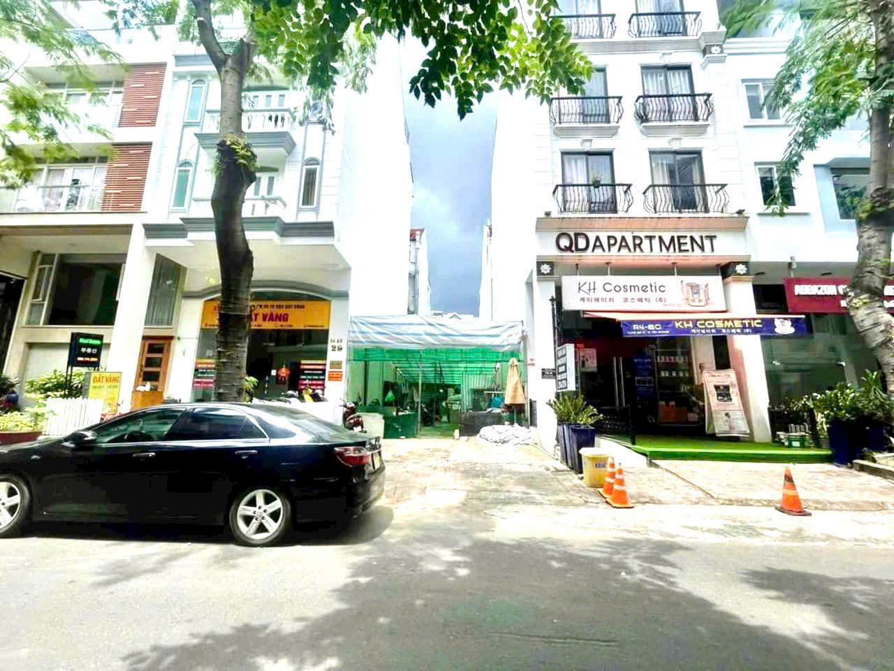 BÁN LÔ ĐẤT 6x18,5m đường nội khu Hưng Gia 2 . Giá bán 28 Tỷ (sh). Lô đất thuộc khu phố kinh doanh sầm uất nhất PMH, được xây hầm + trệt + lửng + 3 lầu. Liên hệ hotline Thành Luân PMH