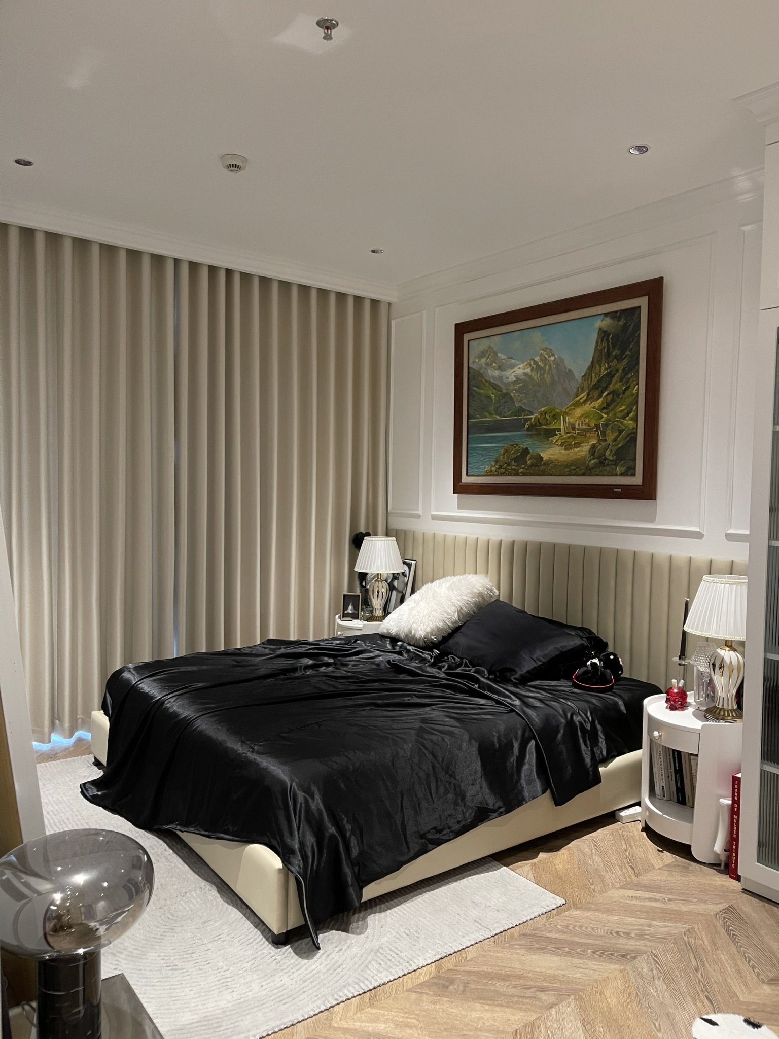 Cần bán căn hộ cao cấp Midtown The Peak, phú mỹ hưng, quận 7. Diện tích: 126m, 3 phòng ngủ, nội thất cao cấp. Căn góc, view sông, hướng Đông Nam. Gía chỉ 14,2 tỷ . Anh chị xem nhà liên hệ: hotline Ngọc Thư ( zalo, viber) - 7168