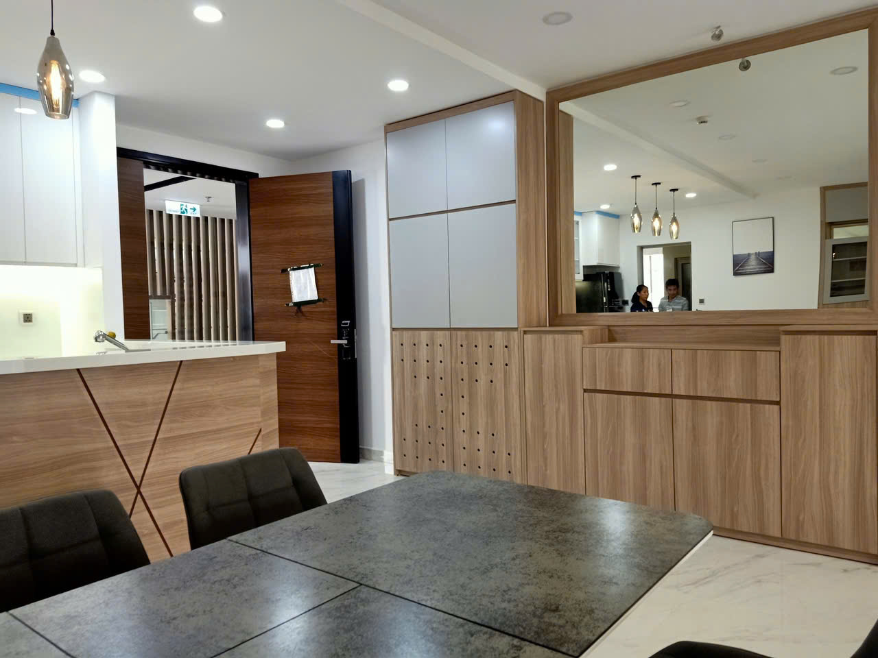 Cần bán căn hộ Midtown The Grand, phú mỹ hưng, quận 7. Diện tích: 135m, 3 phòng ngủ, nội thất cao cấp, nhà đang cho thuê dài hạn. Gía chỉ 13 tỷ. Anh chị xem nhà liên hệ: hotline Ngọc Thư ( zalo, viber) - 7201