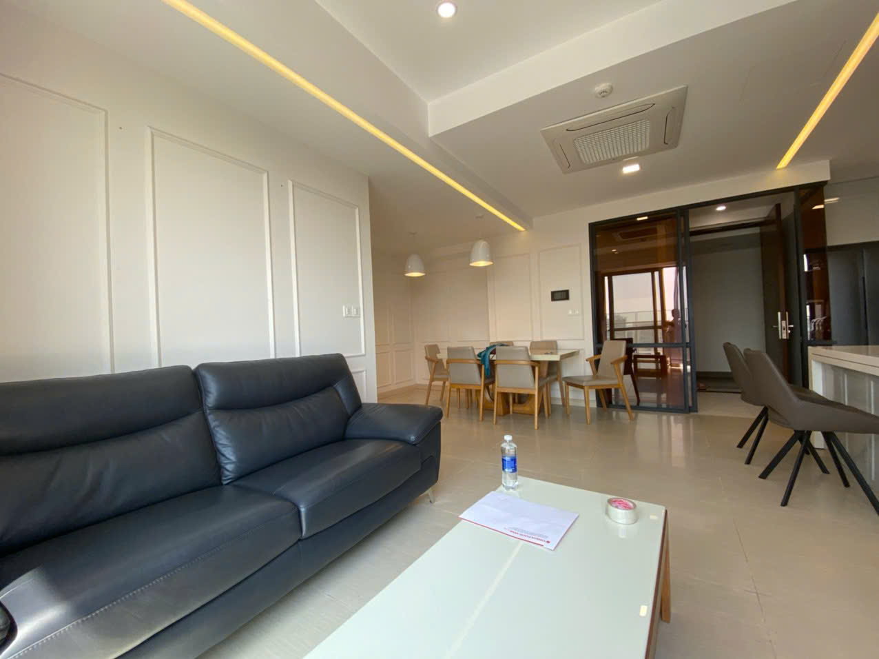 Bán căn hộ cao cấp Urbanhill, phú mỹ hưng, quận 7. Diện tích: 109m, 3 phòng ngủ, 2 wc. Nội thất cao cấp, ô xe miễn phí tầng hầm. Gía chỉ 9,5 tỷ . Qúy khách xem nhà liên hệ: hotline Ngọc Thư ( zalo, viber)