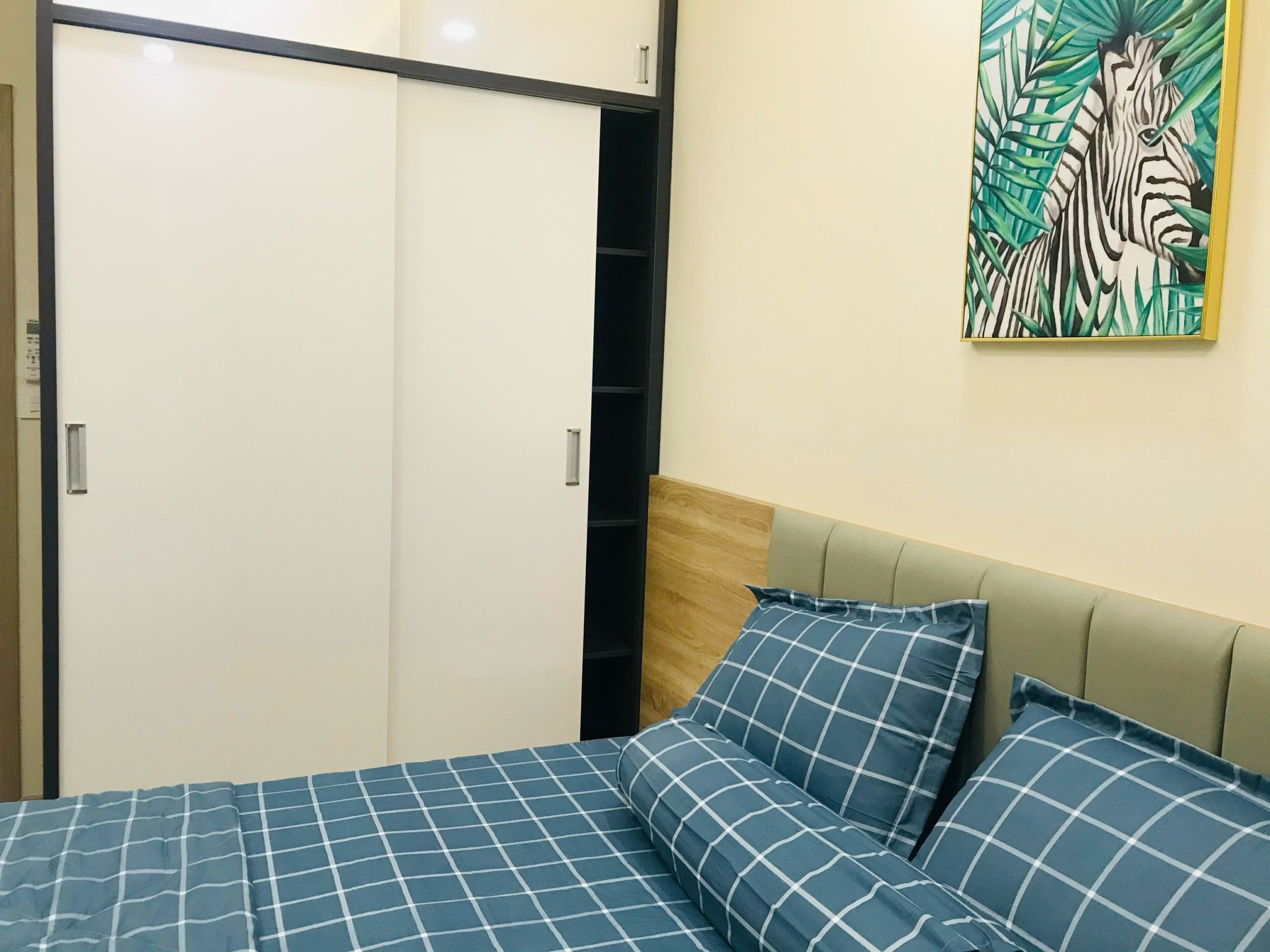 Bán căn hộ cao cấp Urbanhill, phú mỹ hưng, quận 7. Diện tích: 109m, 3 phòng ngủ, 2 wc. Nội thất cao cấp, ô xe miễn phí tầng hầm. Gía chỉ 9,5 tỷ . Qúy khách xem nhà liên hệ: hotline Ngọc Thư ( zalo, viber) - 7231