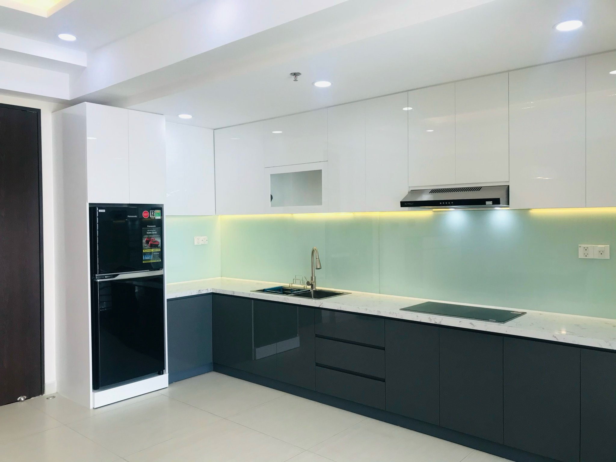 Bán căn hộ cao cấp Urbanhill, phú mỹ hưng, quận 7. Diện tích: 109m, 3 phòng ngủ, 2 wc. Nội thất cao cấp, ô xe miễn phí tầng hầm. Gía chỉ 9,5 tỷ . Qúy khách xem nhà liên hệ: hotline Ngọc Thư ( zalo, viber) - 7229