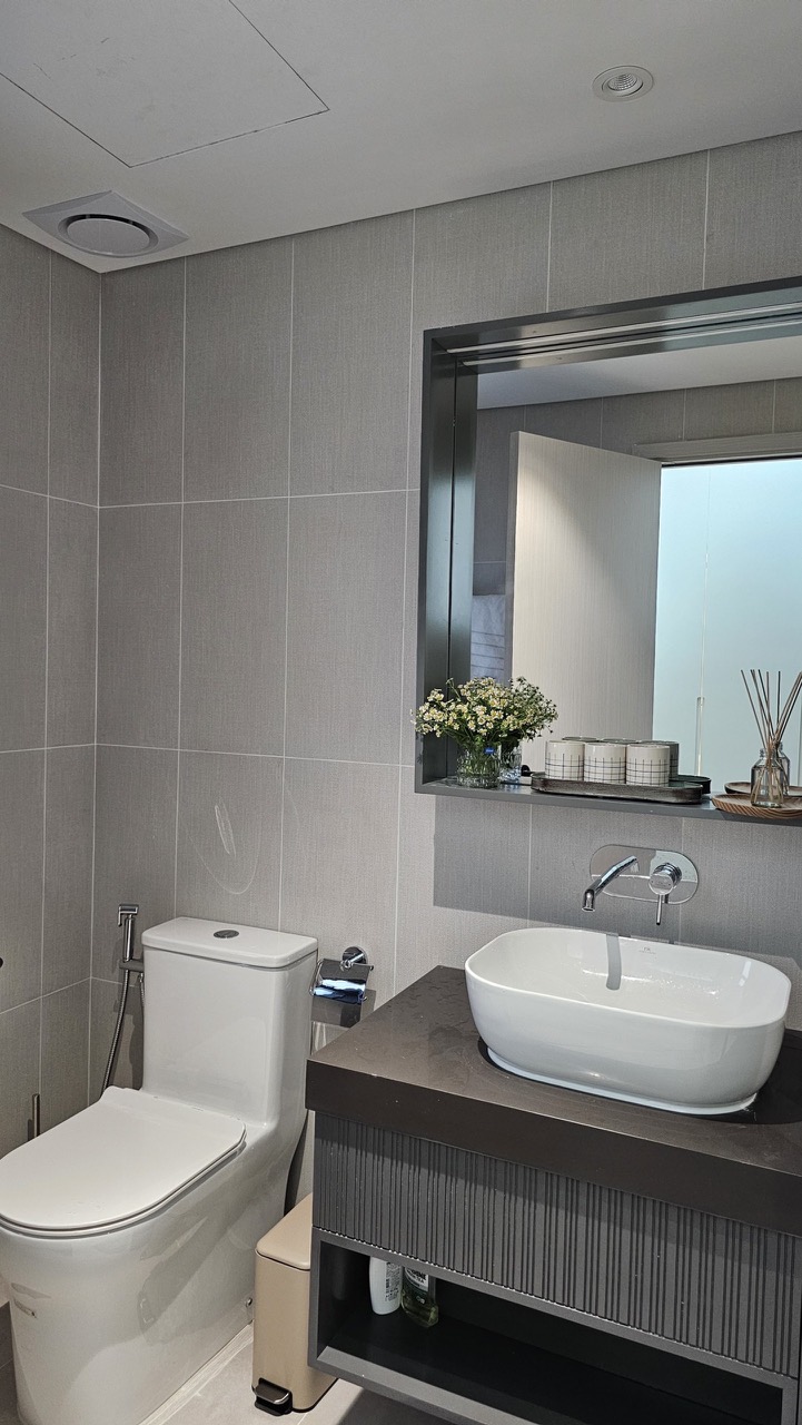 Cho thuê căn hộ Cardinal Court , phú mỹ hưng, quận 7. Dt: 78m, 2 phòng ngủ, nội thất cao cấp, nhà mới chưa ai ở. Gía chỉ 26 triệu/ tháng. Qúy khách xem nhà liên hệ: hotline Ngọc Thư ( zalo, viber) - 7313