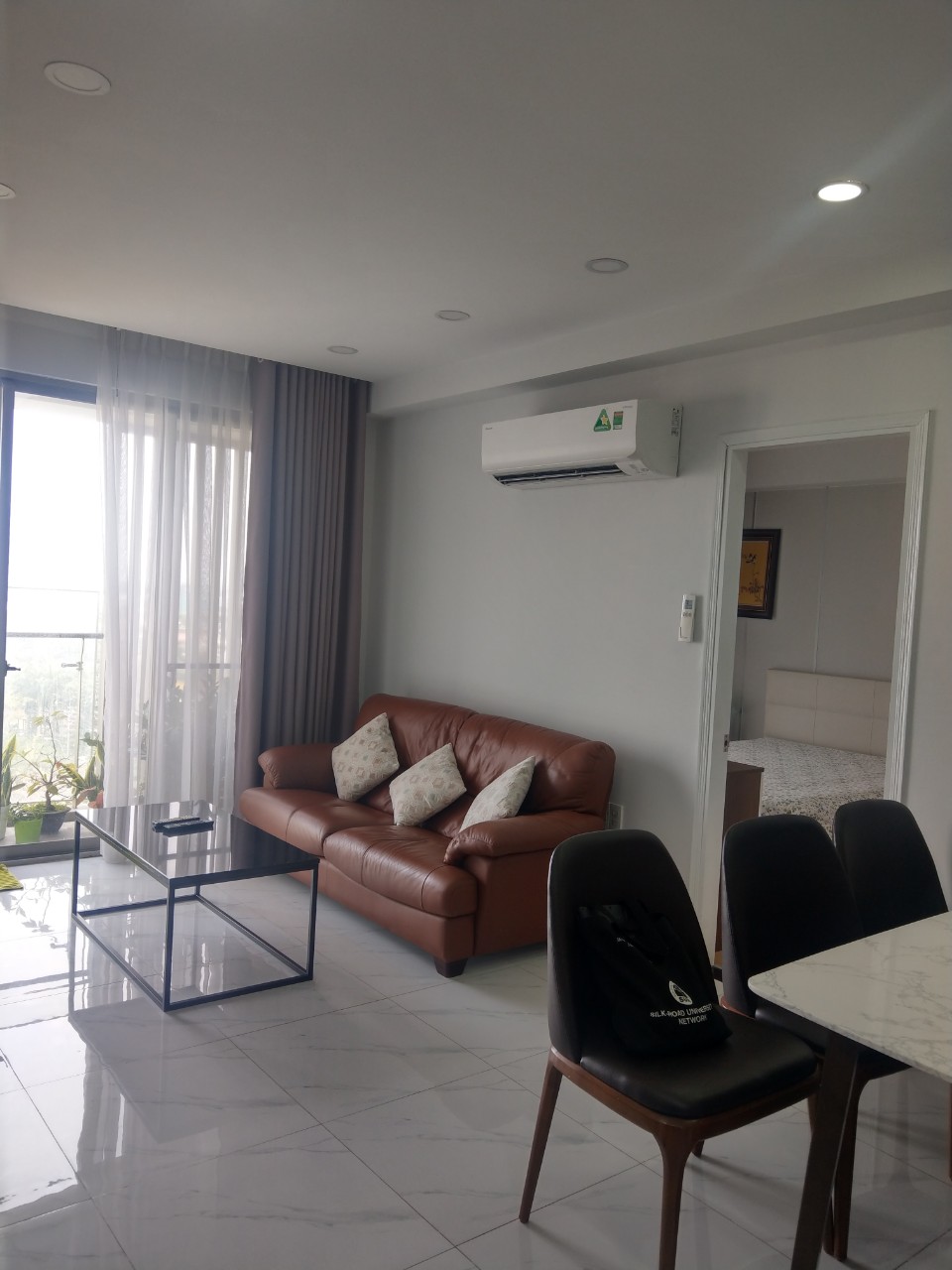 Cho thuê căn hộ Hưng Phúc Presidence, phú mỹ hưng, quận 7. Diện tích: 79m, 2 phòng ngủ, view mặt sau, biệt thự. Nội thất cơ bản, giá chỉ 18 triệu/ tháng. Liên hệ xem nhà: hotline Ngọc Thư ( zalo, viber)