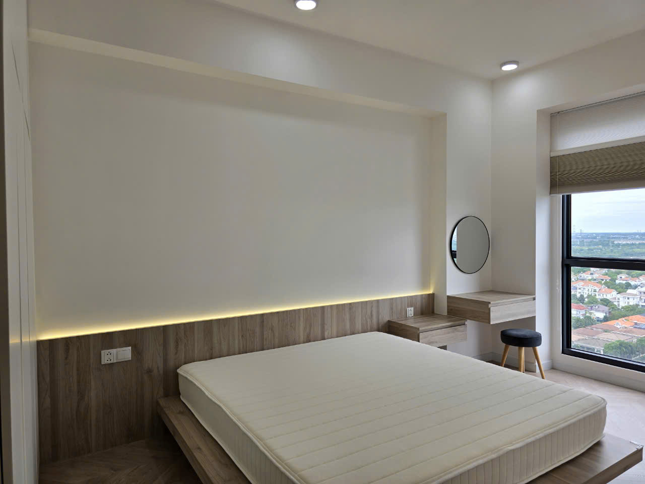 Cho thuê căn hộ Antonia, phú mỹ hưng, quận 7. Diện tích: 79m, 2 phòng ngủ, view hồ bơi, nội thất cao cấp, giá chỉ: 25 triêu/ tháng. Anh chị xem nhà liên hệ: hotline Ngọc Thư ( zalo, viber) - 7401