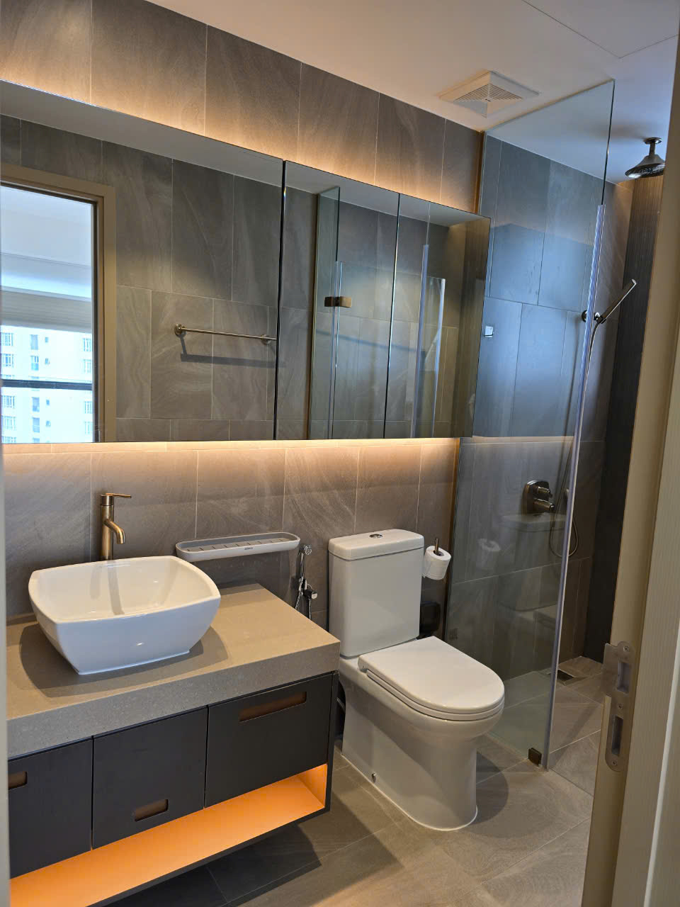 Cho thuê căn hộ Antonia, phú mỹ hưng, quận 7. Diện tích: 79m, 2 phòng ngủ, view hồ bơi, nội thất cao cấp, giá chỉ: 25 triêu/ tháng. Anh chị xem nhà liên hệ: hotline Ngọc Thư ( zalo, viber) - 7402