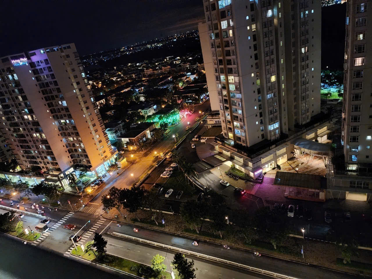 Cho thuê căn hộ Antonia, phú mỹ hưng, quận 7. Diện tích: 79m, 2 phòng ngủ, view hồ bơi, nội thất cao cấp, giá chỉ: 25 triêu/ tháng. Anh chị xem nhà liên hệ: hotline Ngọc Thư ( zalo, viber) - 7404