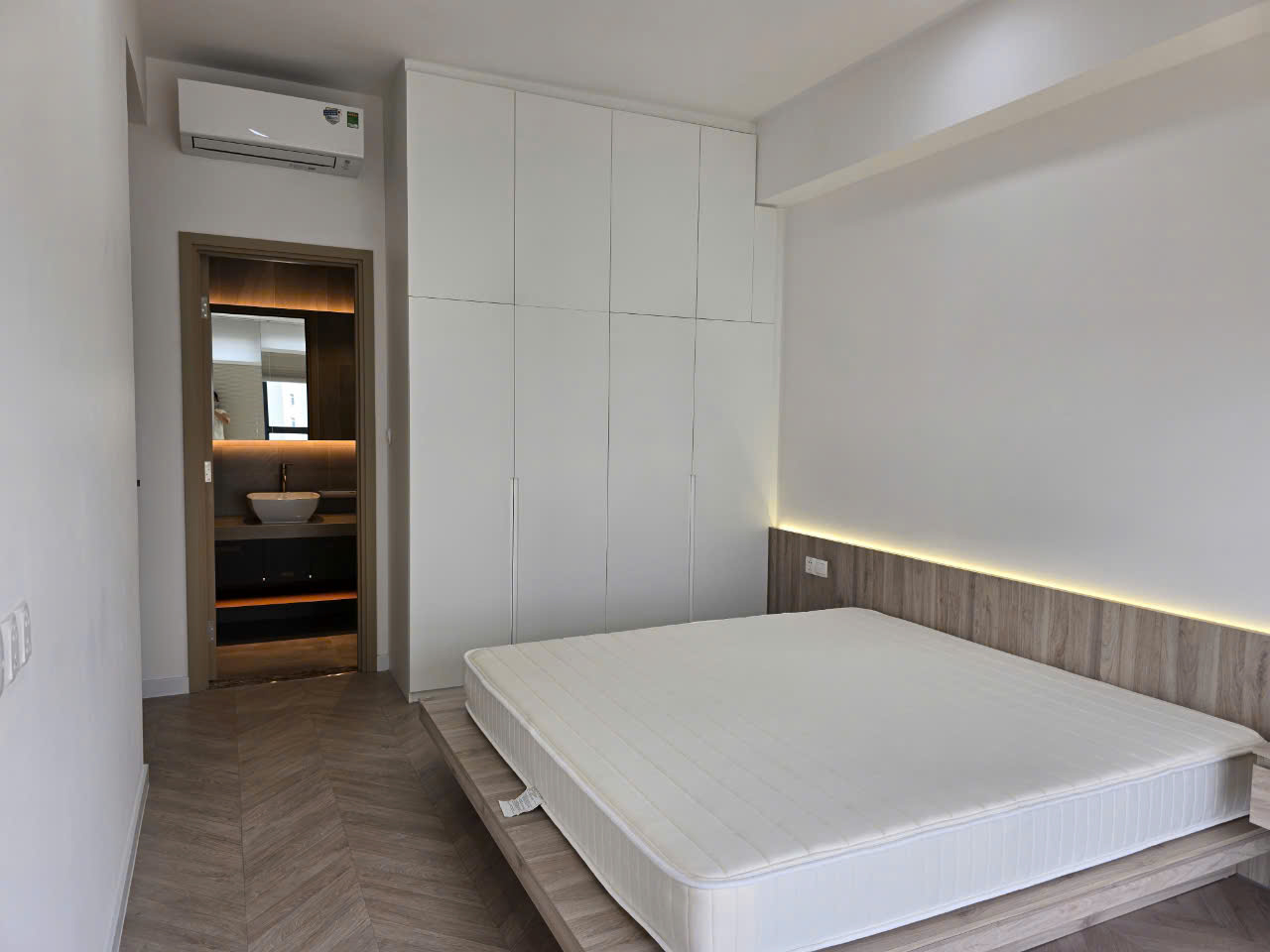 Cho thuê căn hộ Antonia, phú mỹ hưng, quận 7. Diện tích: 79m, 2 phòng ngủ, view hồ bơi, nội thất cao cấp, giá chỉ: 25 triêu/ tháng. Anh chị xem nhà liên hệ: hotline Ngọc Thư ( zalo, viber)