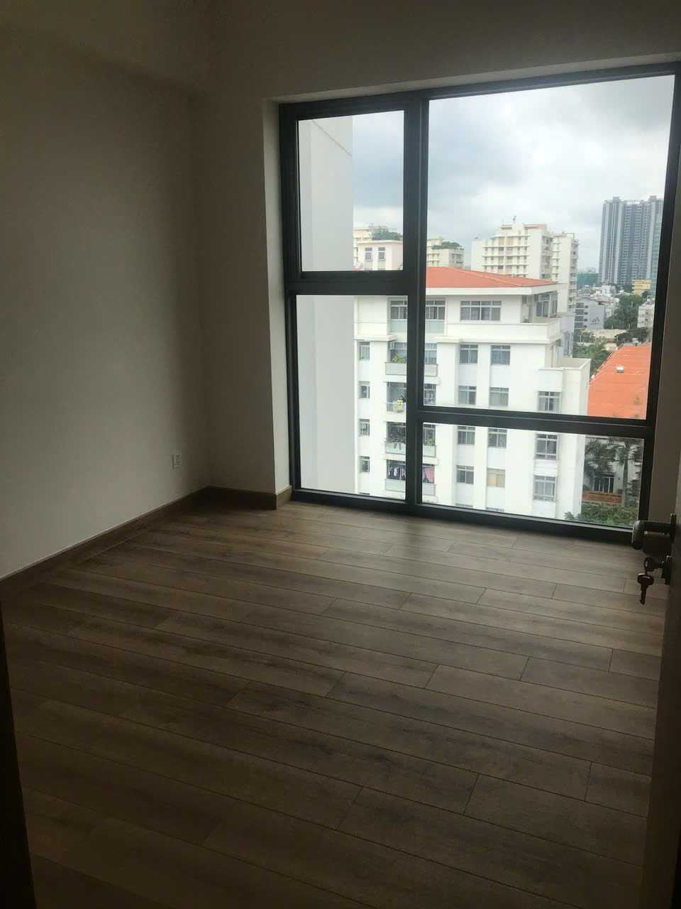 Cho thuê căn hộ Urbanhill, phú mỹ hưng, quận 7. Diện tích: 79m, 2 phòng ngủ, nội thất cơ bản như bếp, rèm, máy lạnh. Gía chỉ 18tr/ tháng. Qúy khách xem nhà liên hệ: hotline Ngọc Thư ( zalo, viber) - 7510