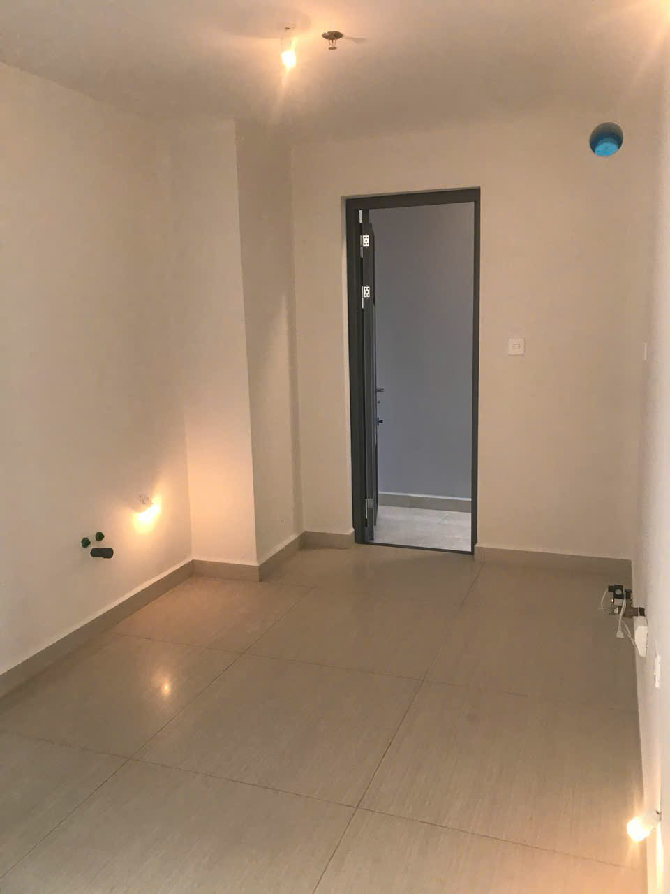Cho thuê căn hộ Urbanhill, phú mỹ hưng, quận 7. Diện tích: 79m, 2 phòng ngủ, nội thất cơ bản như bếp, rèm, máy lạnh. Gía chỉ 18tr/ tháng. Qúy khách xem nhà liên hệ: hotline Ngọc Thư ( zalo, viber) - 7509