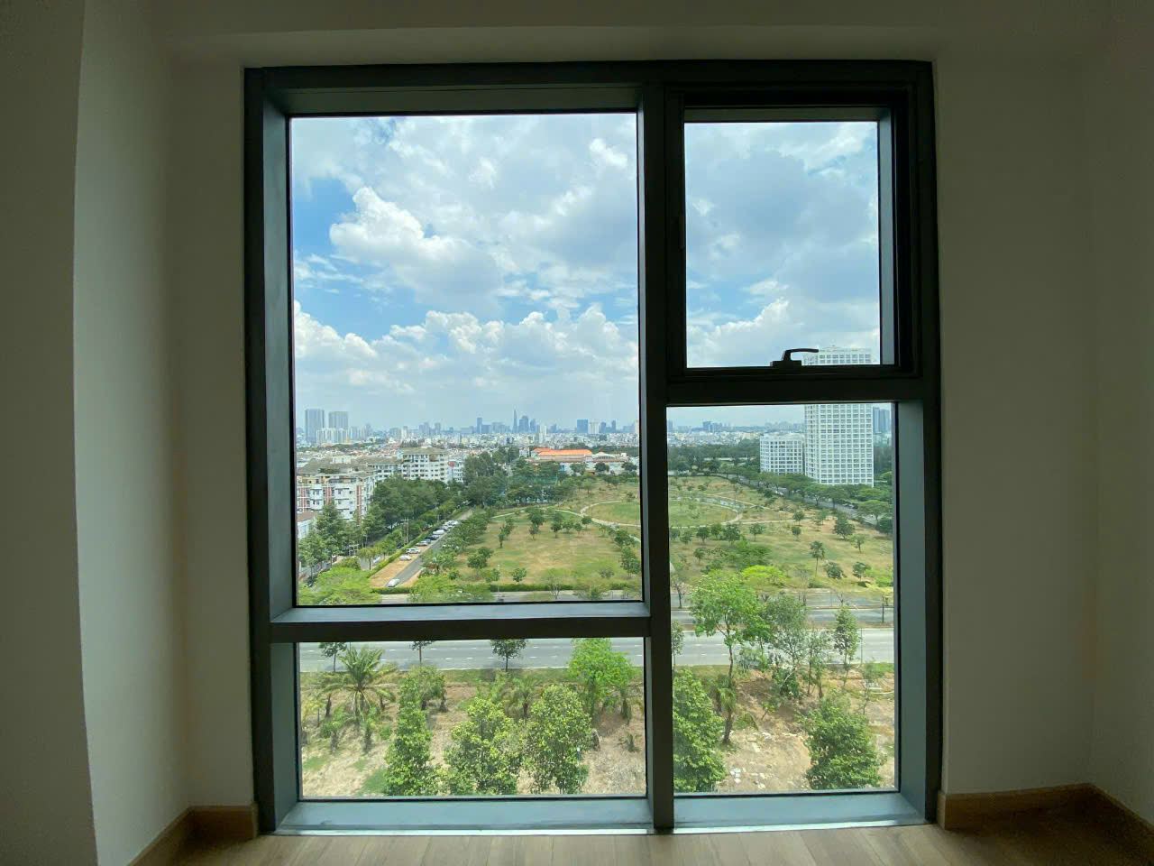 Cho thuê căn hộ Urbanhill, phú mỹ hưng, quận 7. Diện tích: 79m, 2 phòng ngủ, nội thất đầy đủ, cao cấp. Gía chỉ 22 tr/ tháng. Qúy khách xem nhà liên hệ: hotline Ngọc Thư ( zalo, viber) - 7504
