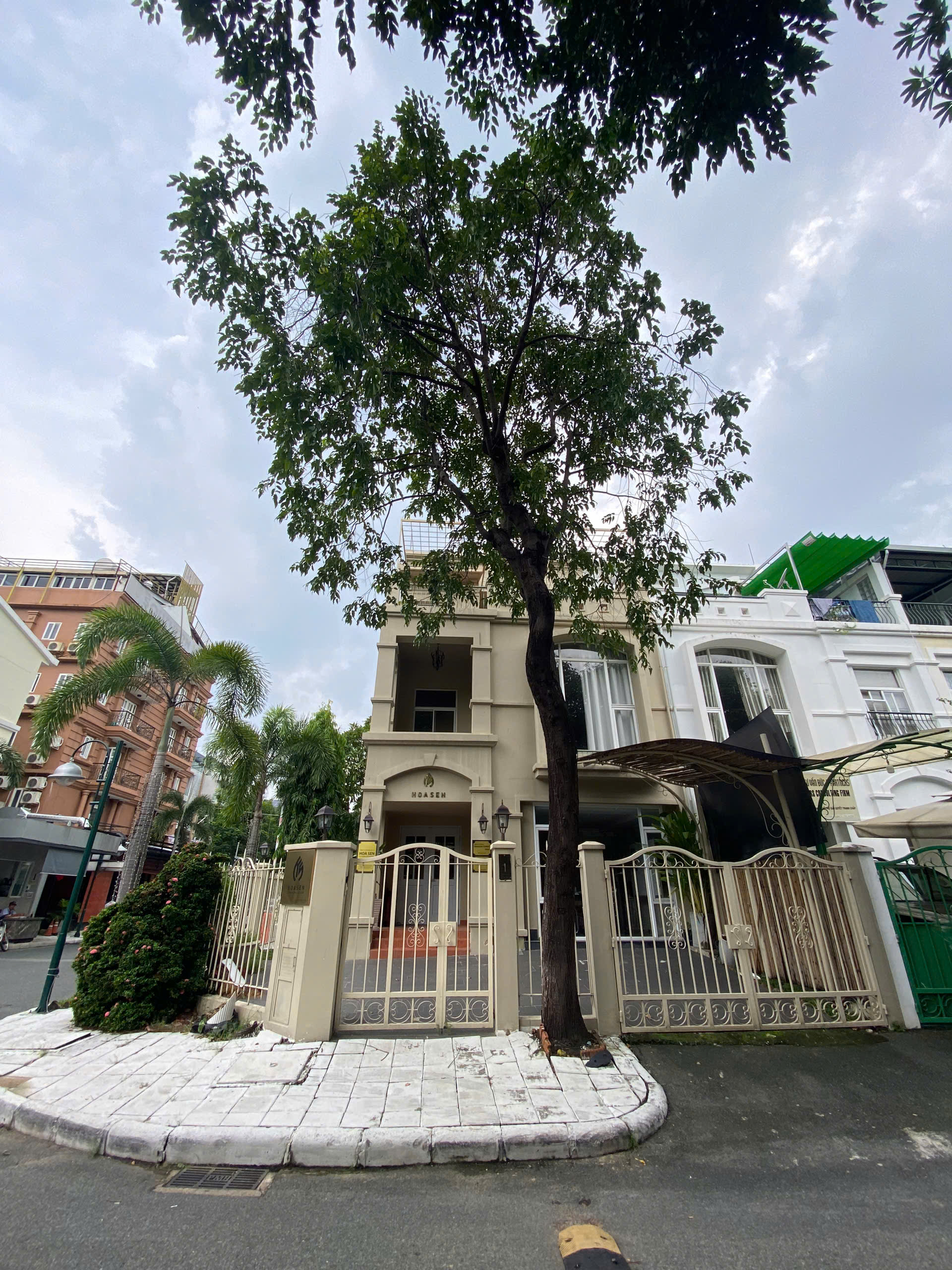 Cho Thuê Duy Nhất Căn Góc 2 Mặt Đường Khu Hưng Thái- COMPOUND PMH -Q7. An Ninh 24/7. Em Luân. Liên Hệ Ngay !!!