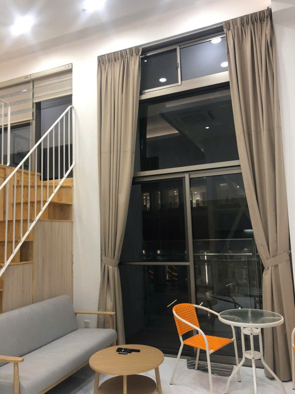 Cho thuê shophouse Midtown The Synature, phú mỹ hưng, quận 7. Diện tích: 41,5 m + 30m lửng. Nội thất đầy đủ, cao cấp, giá chỉ 19tr/ tháng. Anh chị xem nhà liên hệ: hotline Ngọc Thư ( zalo, viber) - 7530