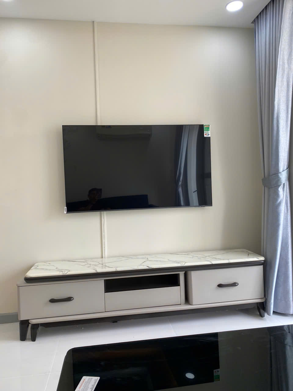 Cho thuê căn hộ Hưng Phúc, phú mỹ hưng, quận 7. Diện tích: 97m, thiết kế 2 phòng ngủ, 1 kho. Nội thất đầy đủ, vào ở ngay, giá chỉ 19tr/ tháng. Anh chị xem nhà liên hệ: hotline Ngọc Thư ( zalo, viber) - 7575