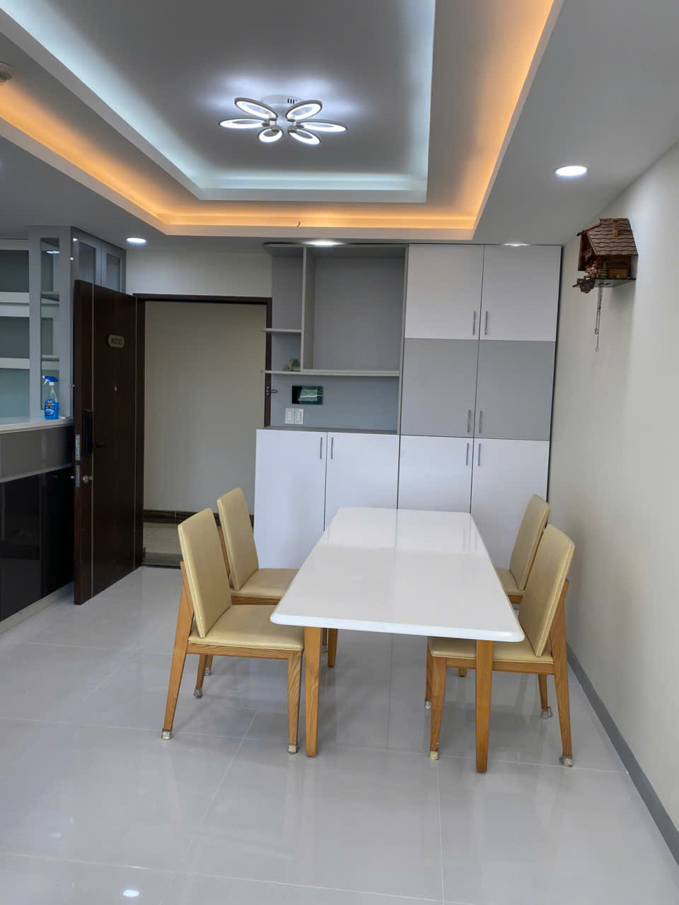 Cho thuê căn hộ Hưng Phúc, phú mỹ hưng, quận 7. Diện tích: 97m, thiết kế 2 phòng ngủ, 1 kho. Nội thất đầy đủ, vào ở ngay, giá chỉ 19tr/ tháng. Anh chị xem nhà liên hệ: hotline Ngọc Thư ( zalo, viber) - 7576