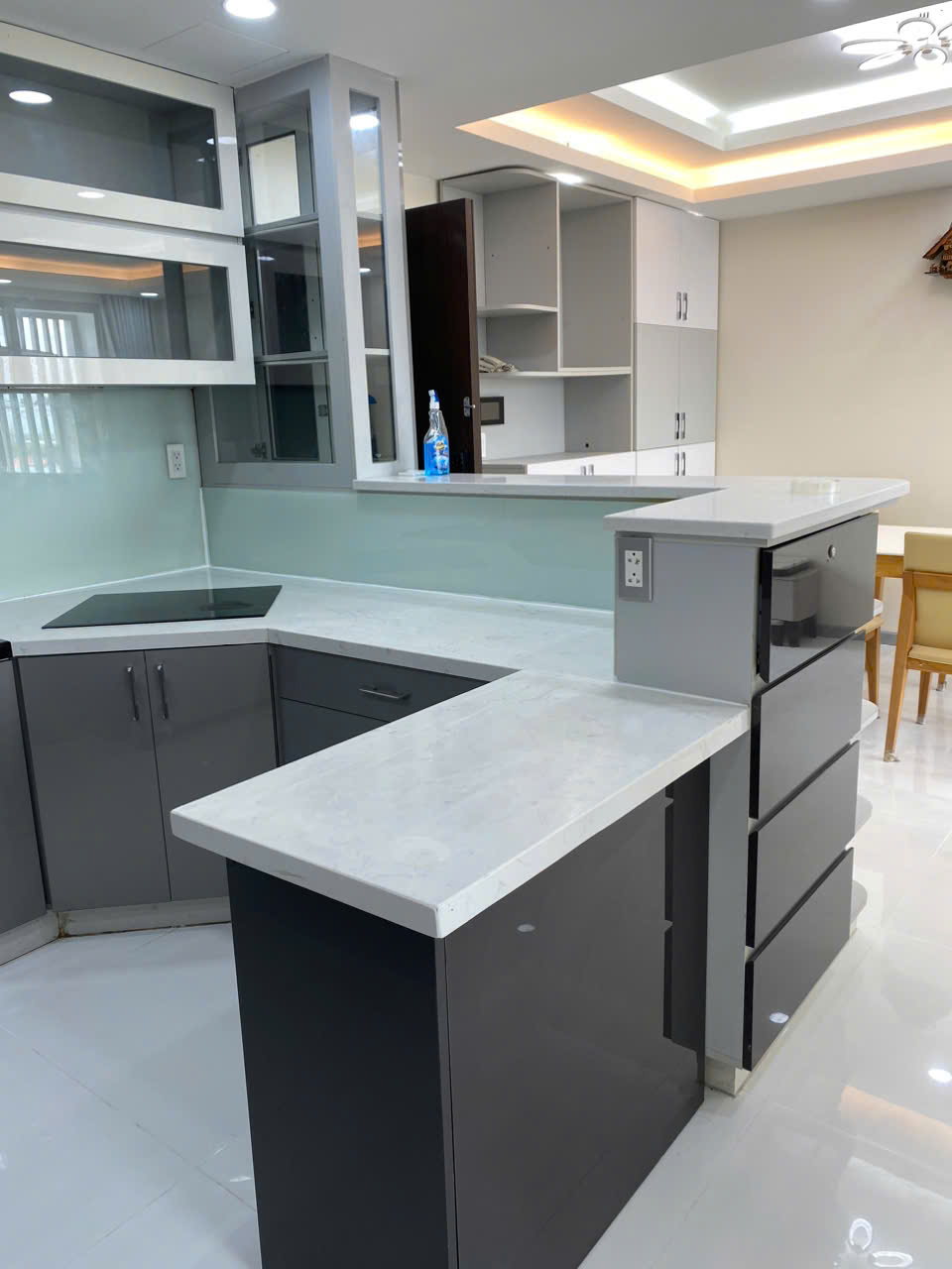 Cho thuê căn hộ Hưng Phúc, phú mỹ hưng, quận 7. Diện tích: 97m, thiết kế 2 phòng ngủ, 1 kho. Nội thất đầy đủ, vào ở ngay, giá chỉ 19tr/ tháng. Anh chị xem nhà liên hệ: hotline Ngọc Thư ( zalo, viber) - 7577