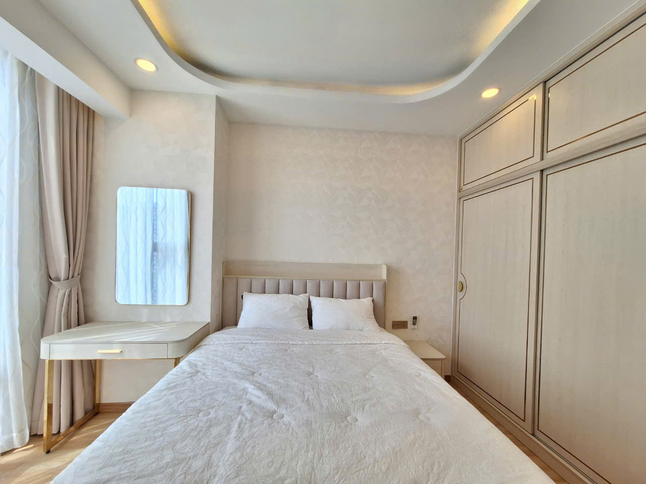 Cho thuê penhouse Ascentia, phú mỹ hưng, quận 7. Diện tích: 178m, thiết kế 4 phòng ngủ, nội thất cao cấp, nhà mới tinh chưa ai ở, giá chỉ 4.500$/ tháng. Anh chị xem nhà liên hệ: hotline Ngọc Thư ( zalo, viber) - 7599