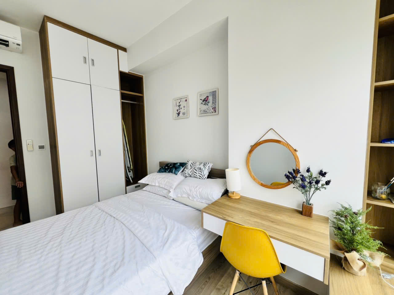 Cho thuê căn hộ Midtown, phú mỹ hưng, Diện tích: 81m, 2 phòng ngủ, 2 wc. Nội thất cao cấp, giá cho thuê chỉ 23tr/ tháng. Anh chị xem nhà liên hệ: hotline Ngọc thư ( zalo, viber) - 7606