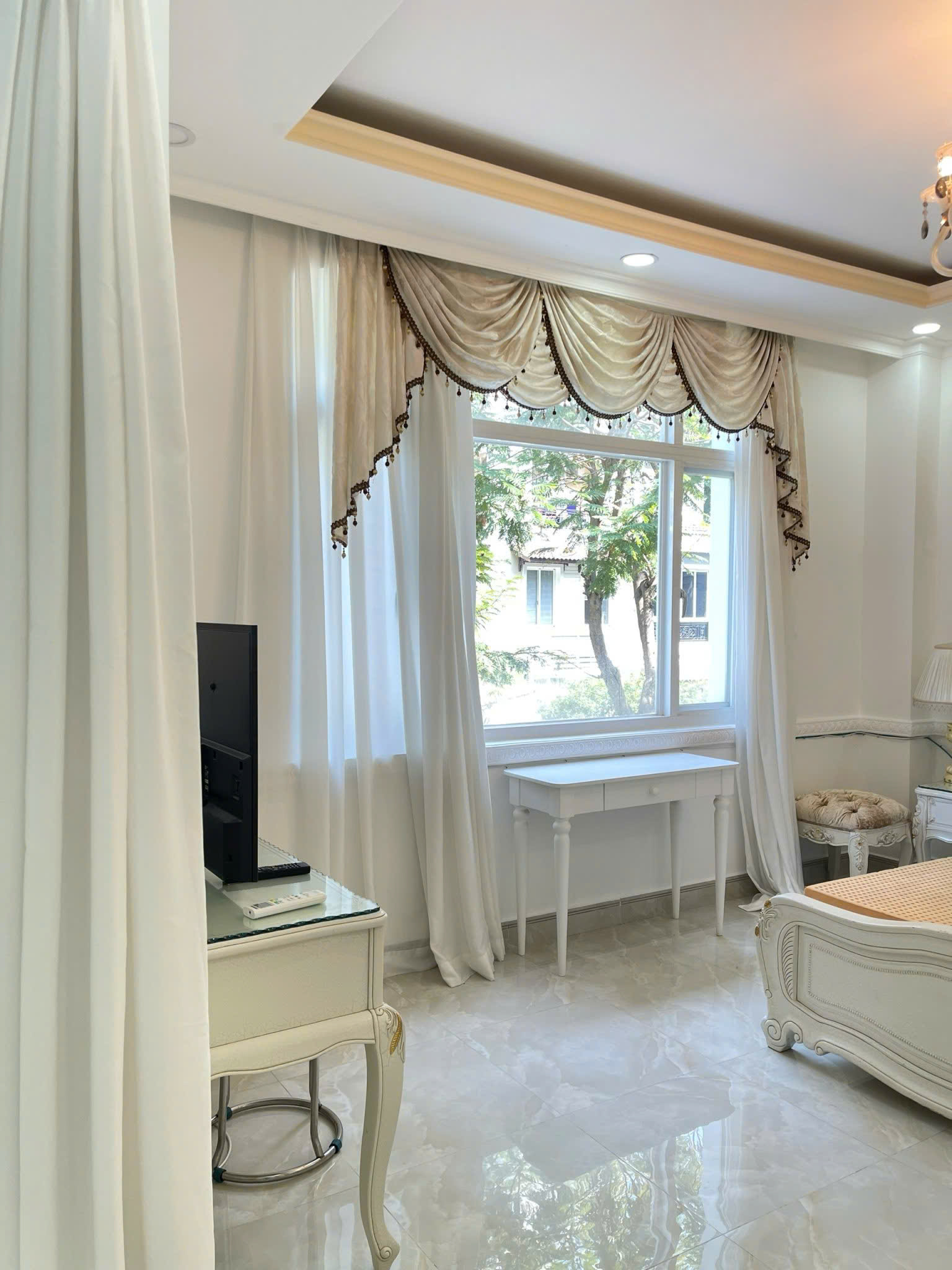 Biệt Thự cho thuê tại Phú Mỹ Hưng Quận 7, full nội thất cao cấp vào ở ngay, chỉ 40 triệu / tháng. LH: Em Nguyên - hotline (call/zalo)