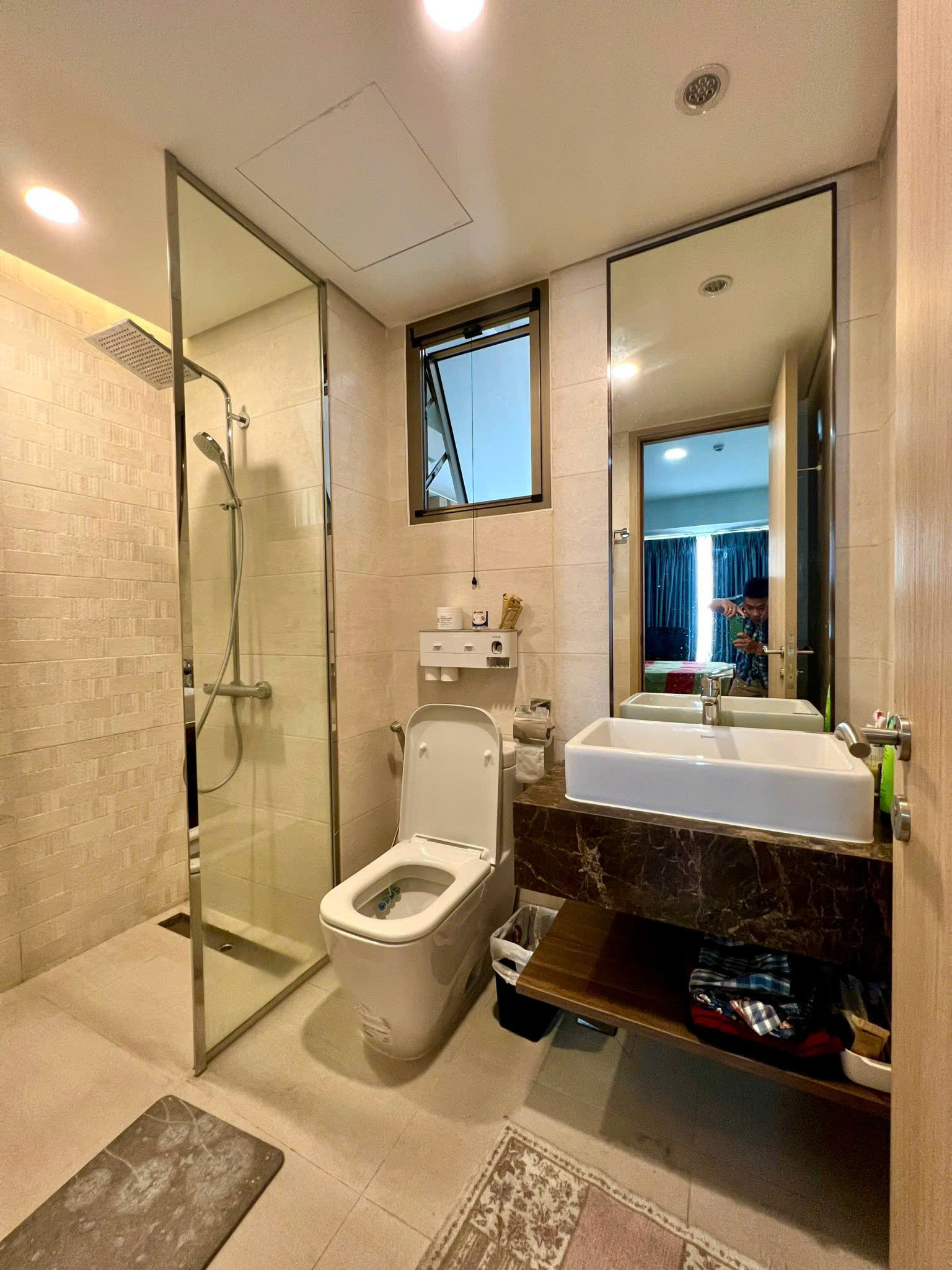 Cho thuê căn hộ Midtown The Peak, phú mỹ hưng, quận 7. Diện tích: 80m, 2 phòng ngủ, 2wc. Nội thất đầy đủ, cao cấp. Gía chỉ 24 tr/ tháng. Qúy khách xem nhà liên hệ: hotline Ngọc Thư ( zalo, viber) - 7693