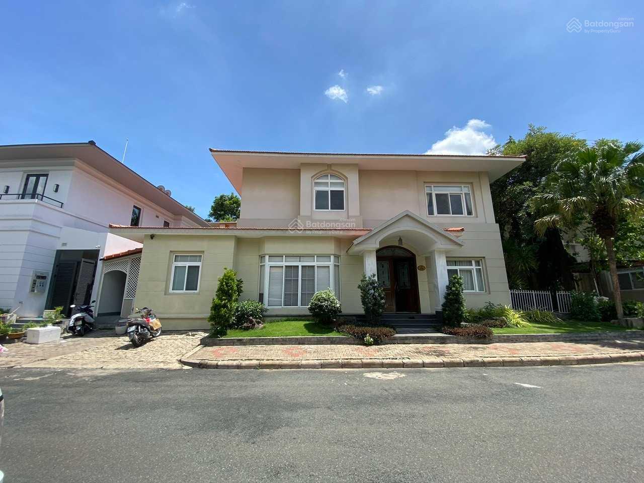 Bán căn góc biệt thự Phú Gia PMH Q7, khu compound rất vip, 493m2 giá chỉ 132tỷ (TL) LH: Tú Anh hotline