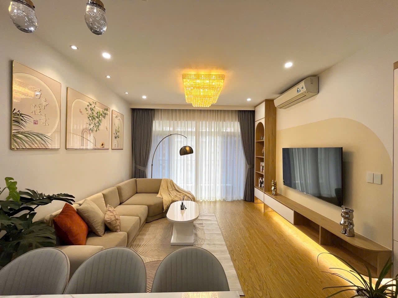Bán căn hộ 3pn 2wc Riverside Residence, có ô xe, full nội thất mới 100% giá chỉ 8tỷ. LH: hotline (Em Nguyên)