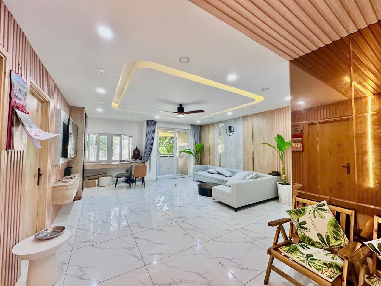 Bán căn hộ sân vườn 3pn Hưng Vượng 2, giá 8tỷ2, liên hệ: hotline (em Nguyên)