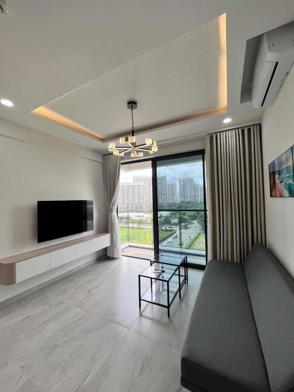 Bán nhanh căn hộ 2PN full nội thất Cardinal Court, PMH. View Đông Nam thoáng mát, giá 8tỷ8 All-in. LH: hotline (Em Nguyên)
