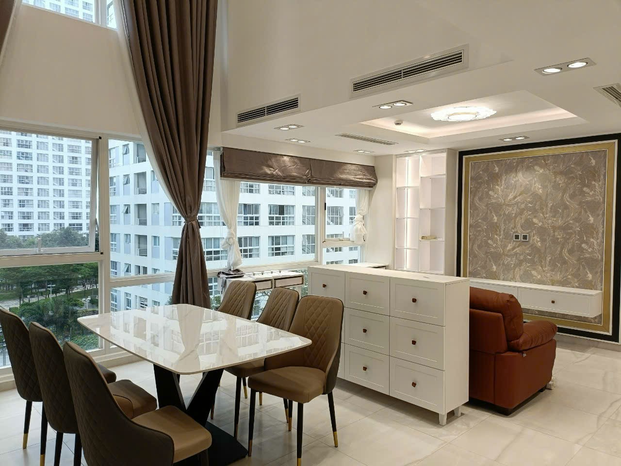 Bán Happy Valley Premier Phú Mỹ Hưng Q7 giá chỉ có 17,3tỷ thương lượng. Đang cho thuê giá cao, 170m2, 4PN 4WC nhà nội thất mới đẹp và cao cấp như hình, khu tiện ích đầy đủ LH: hotline Thanh Mỹ