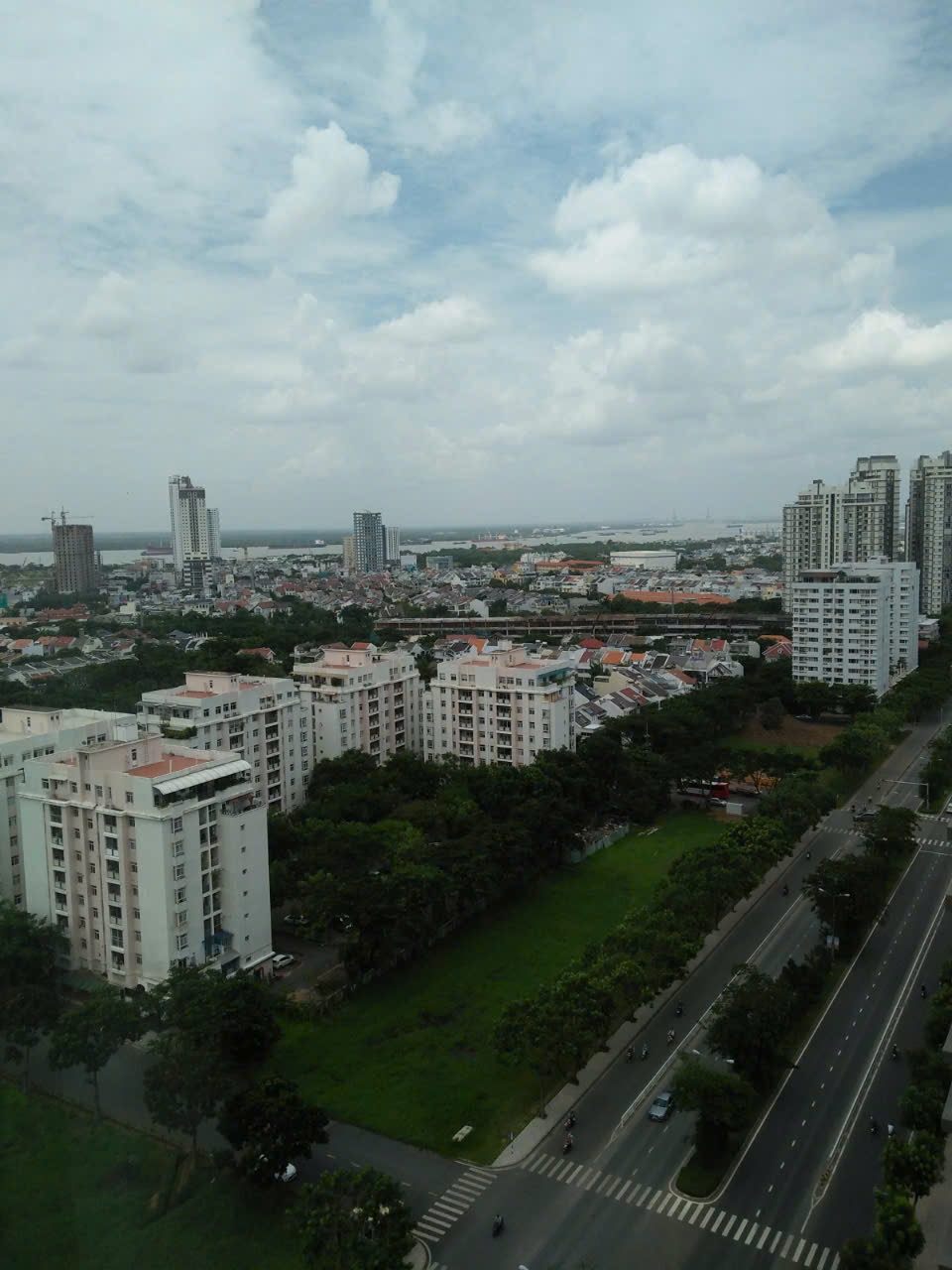 Cho thuê căn góc 3pn Hưng Phúc 1 - Nguyễn Lương Bằng, view thoáng mát, giá 25triệu. LH hotline (Em Nguyên)