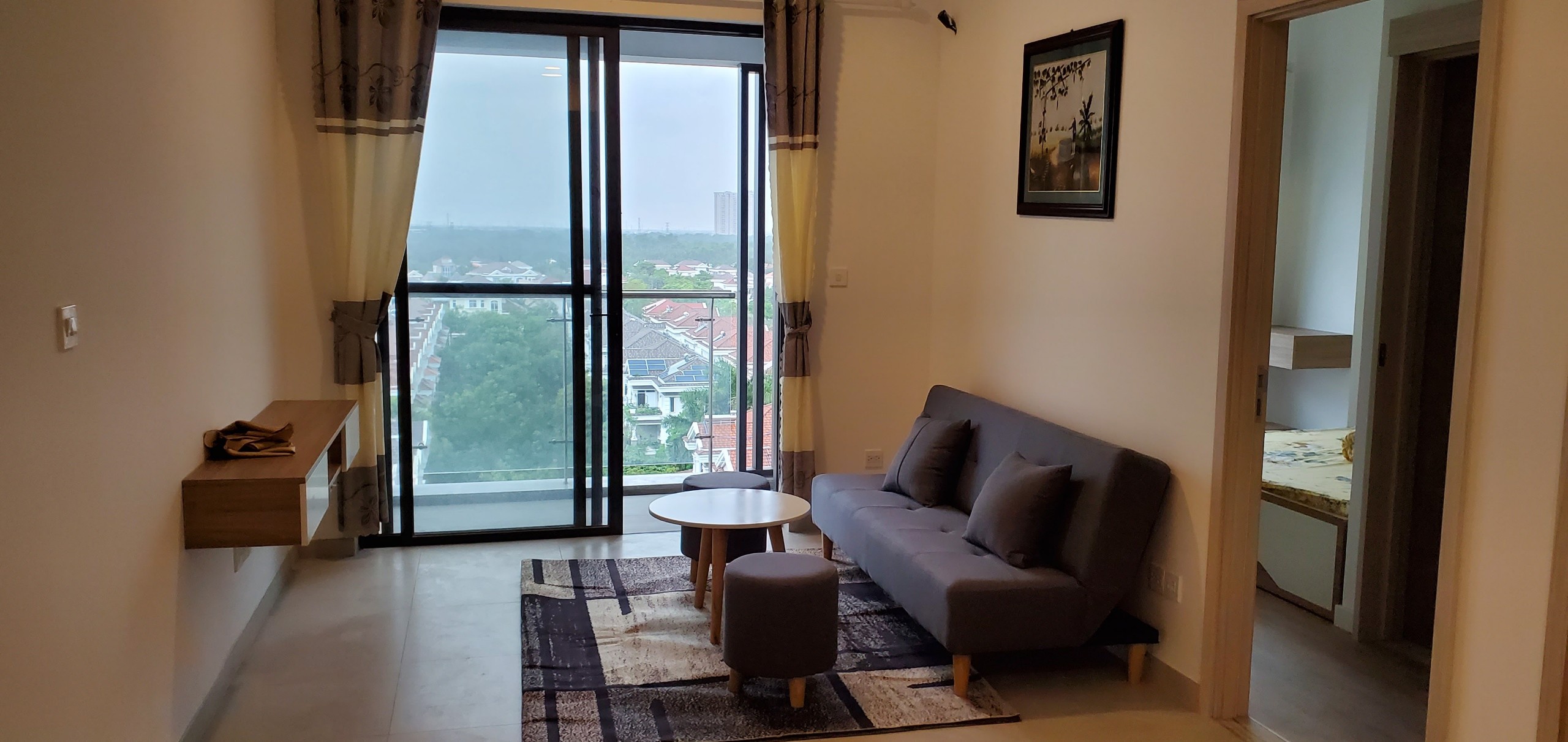 Cần bán căn hộ Hưng phúc Primer, diện tích: 70 m, 2 phòng ngủ, nội thất đầy đủ, view biệt thự thoáng mát. Giá: 5,6 tỷ. Quý khách xem nhà liên hệ: hotline Ngọc Thư ( zalo, viber)