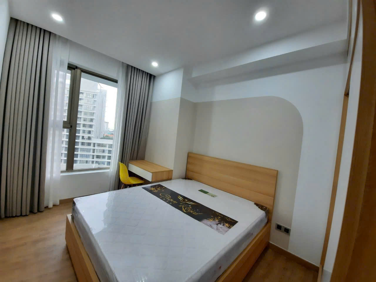 Bán căn hộ Midtown The Peak, phú mỹ hưng, quận 7. Diện tích: 80m, 2 phòng ngủ, 2wc. Nội thất cao cấp, đang cho thuê dài hạn, giá cao. Cần bán nhanh giá chỉ: 7,5 tỷ. Liên hệ: hotline Ngọc Thư ( zalo, viber) - 8115