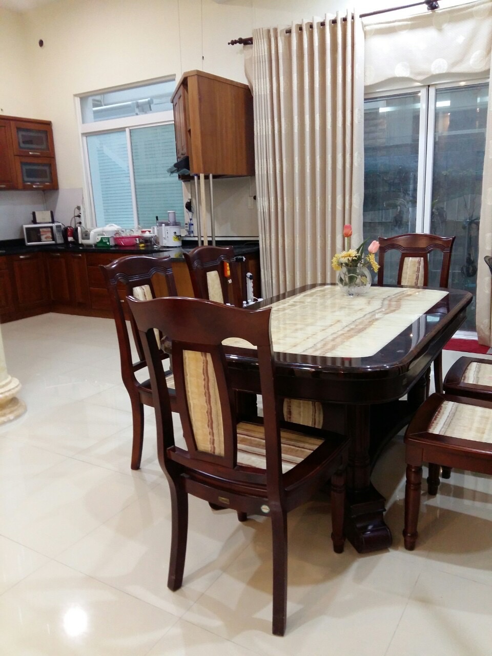 Cho thuê nhà liên kế vườn Mỹ Giang, phú mỹ hưng, quận 7. Diện tích: 126m, 4 phòng ngủ, nội  thất cao cấp, nhà mới sơn lại,giá chỉ 45 tr/ tháng. Anh chị xem nhà liên hệ: hotline Ngọc Thư ( zalo, viber) - 8151